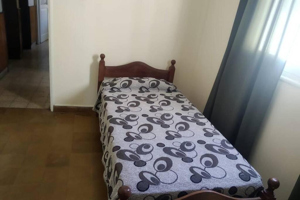 Casa amplia y céntrica para 2-6 personas. Cochera.