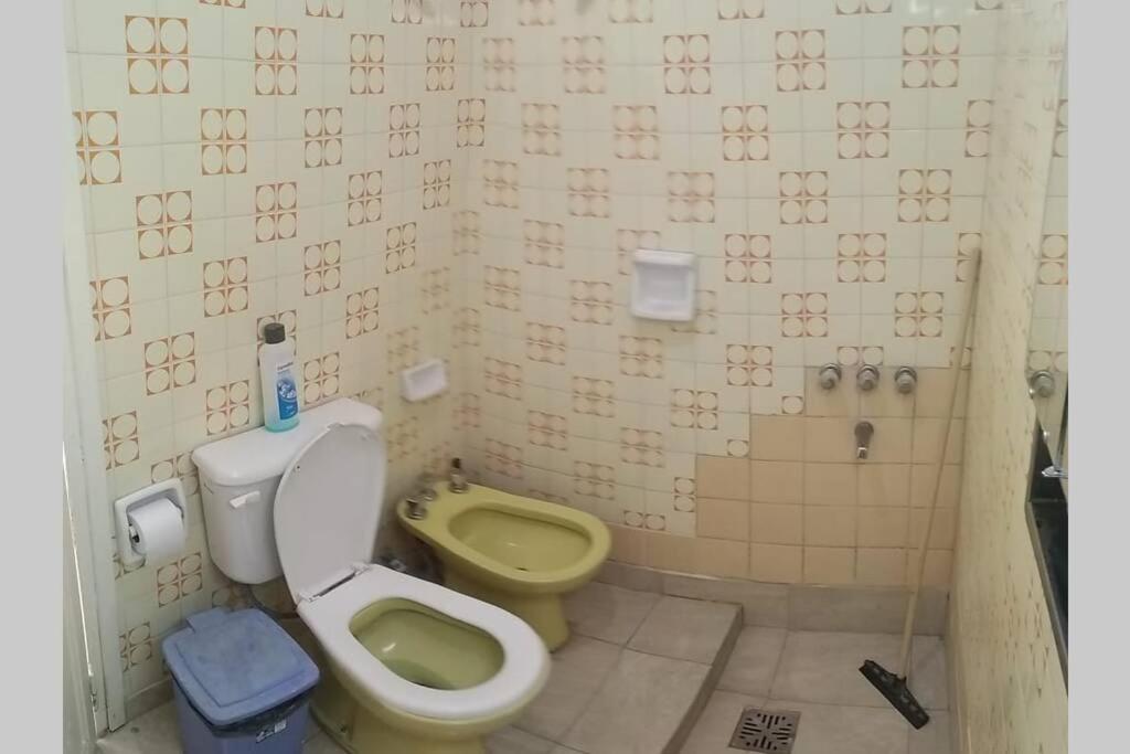 Casa amplia y céntrica para 2-6 personas. Cochera.