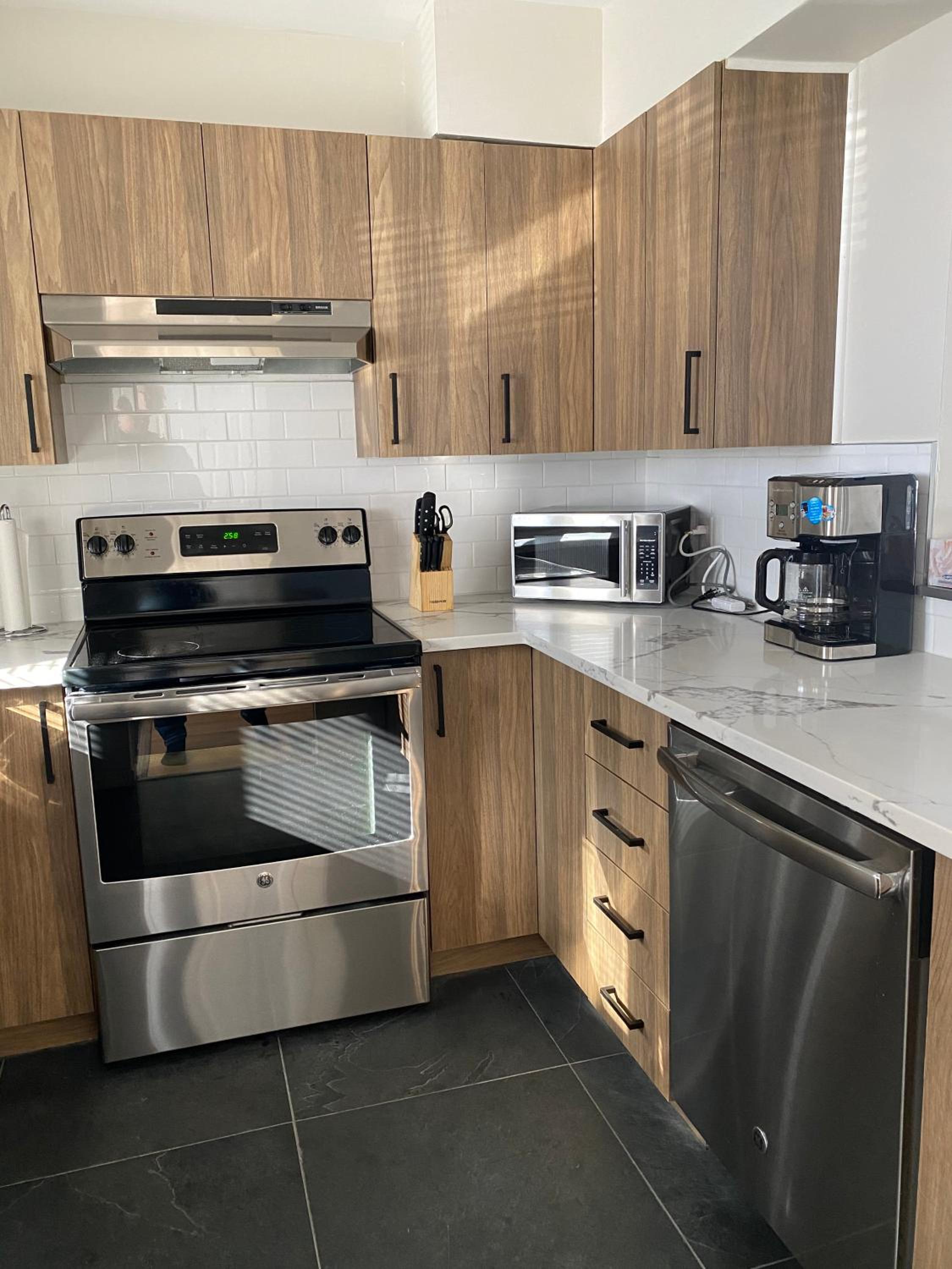 Mountain view fully renovated 6-8 people condo