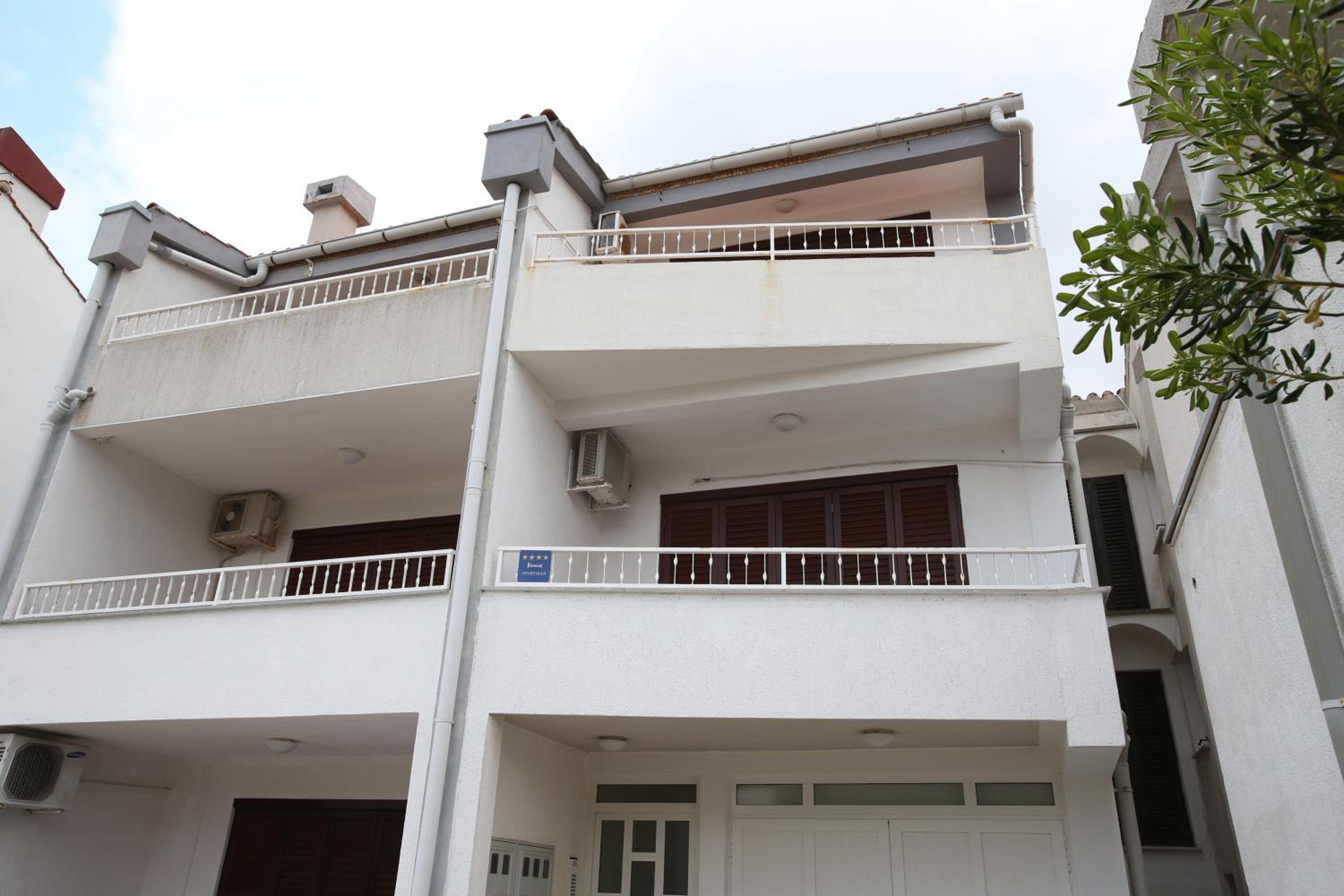 Apartment Mirna