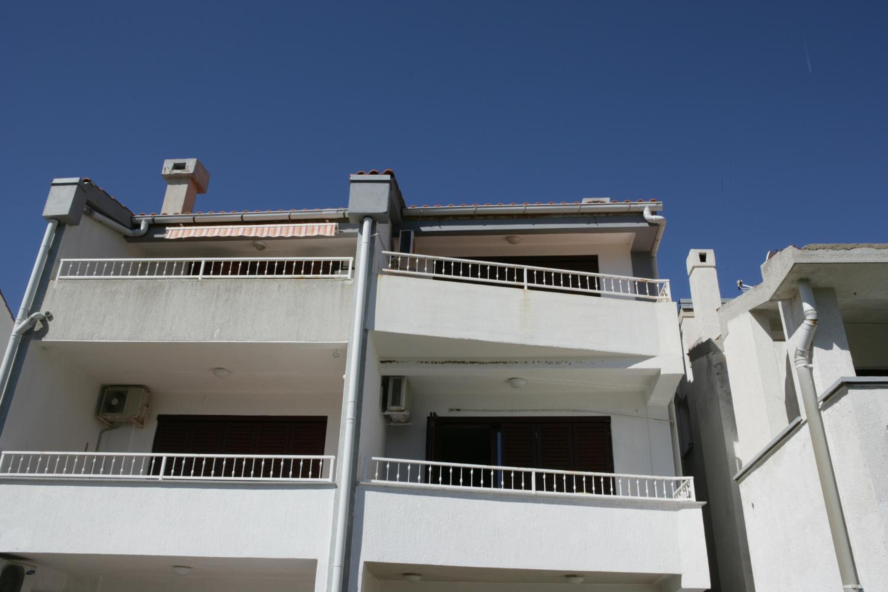 Apartment Mirna