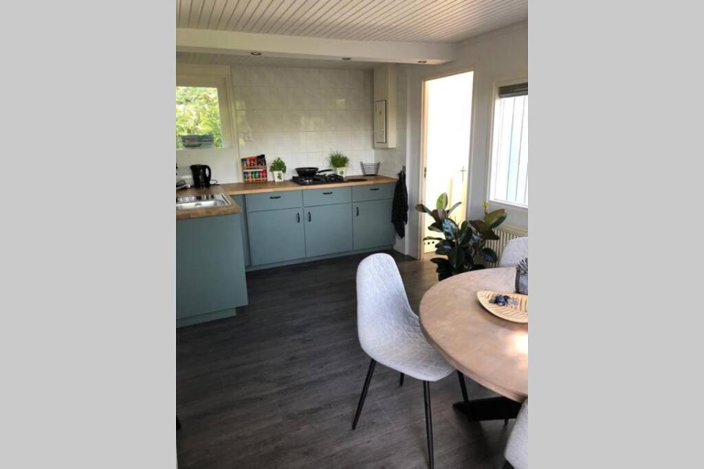 Have a nice stay! - Vakantiehuis de Schelp op rustig park view 5