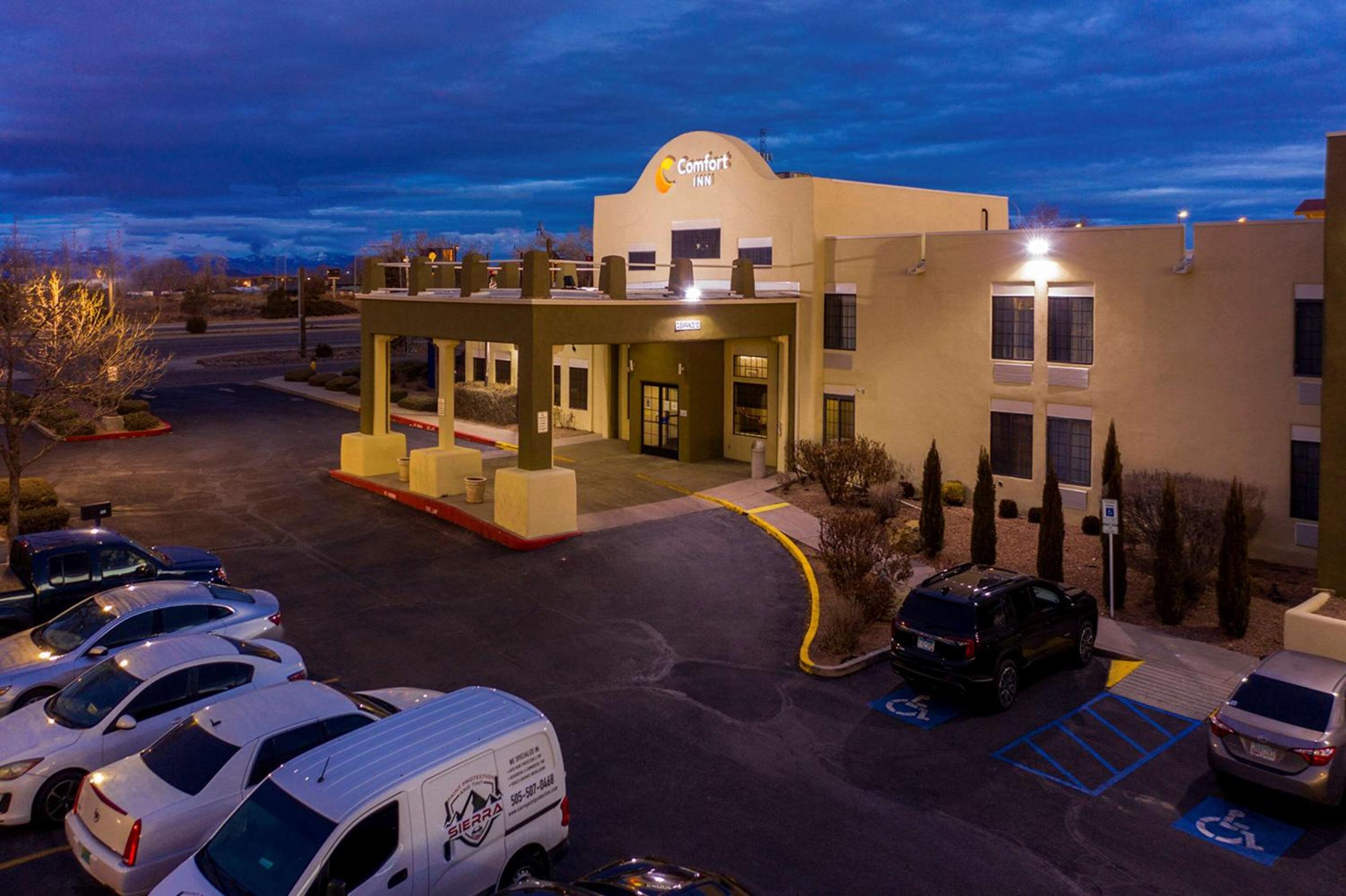 Santa Fe Vacations - Comfort Inn - Property Image 1