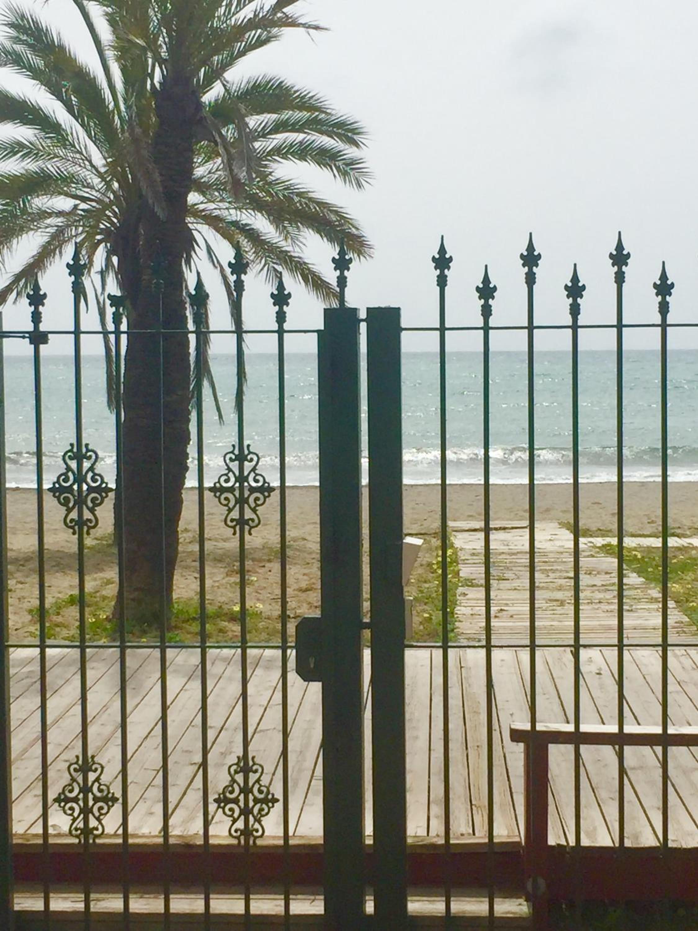 Puerto Banus .,Gray de’Albion view 5