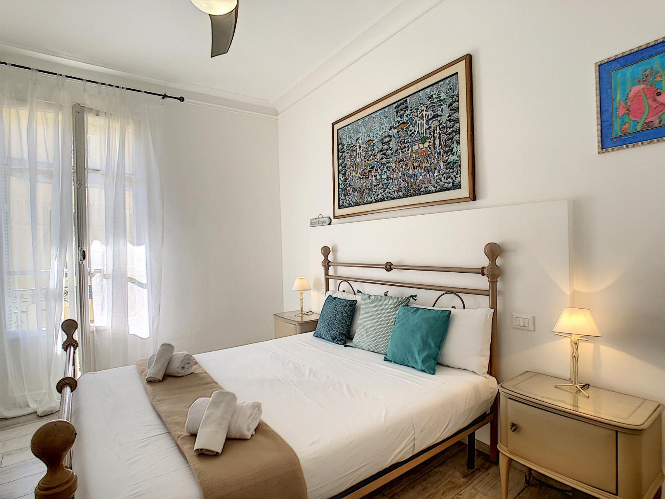 Nestor&Jeeves - LAVINIA - Central - Close sea