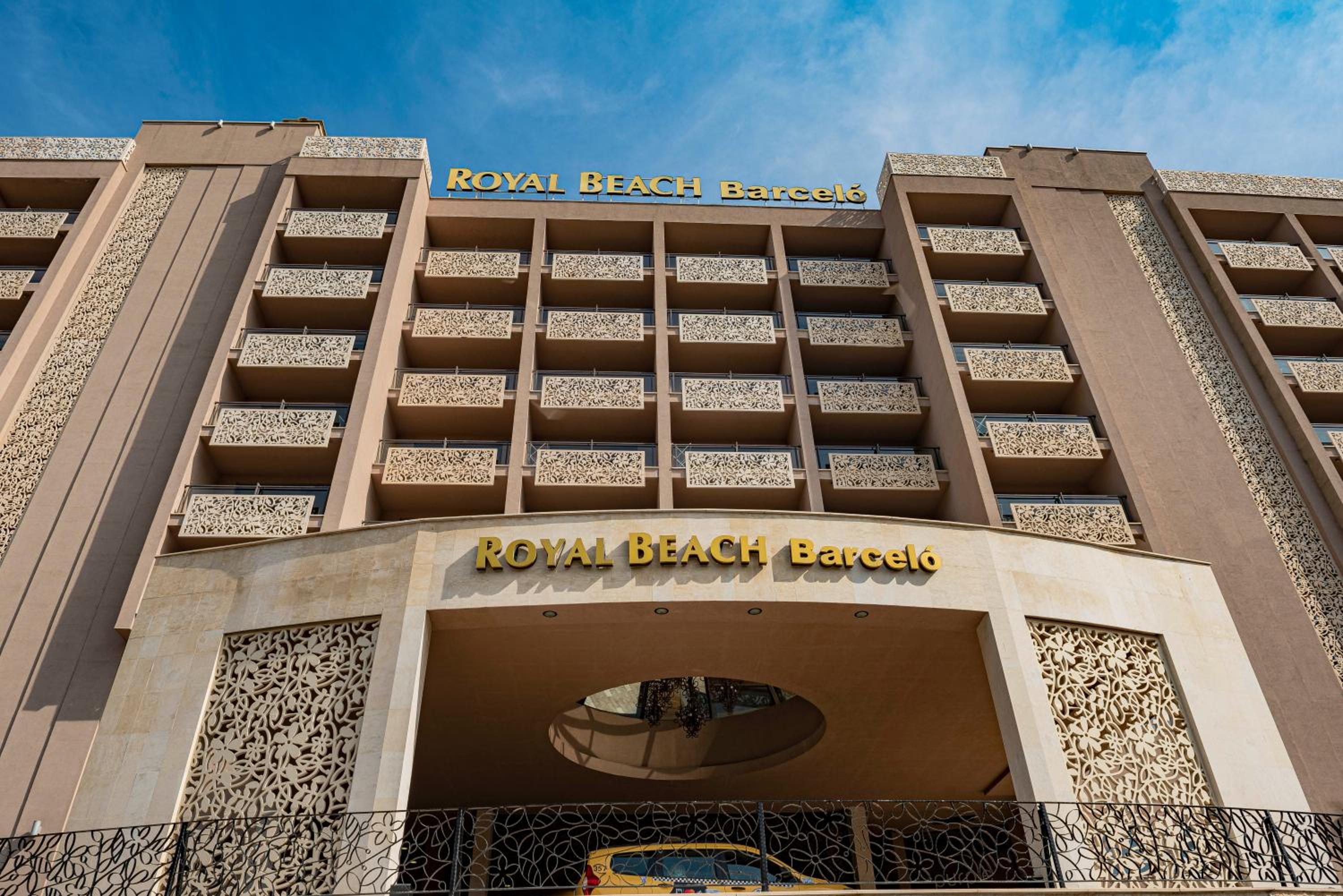 Menada Apartments in Royal Beach