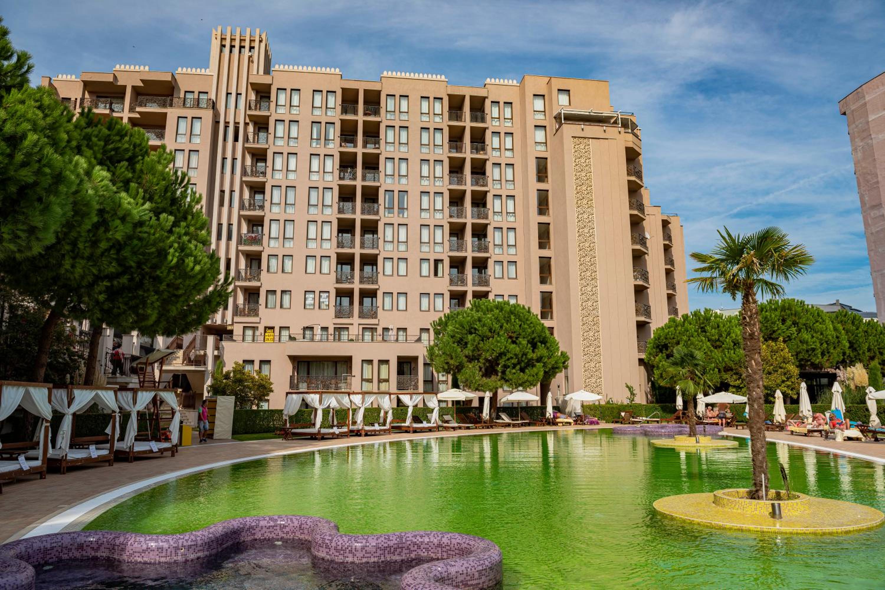 Menada Apartments in Royal Beach