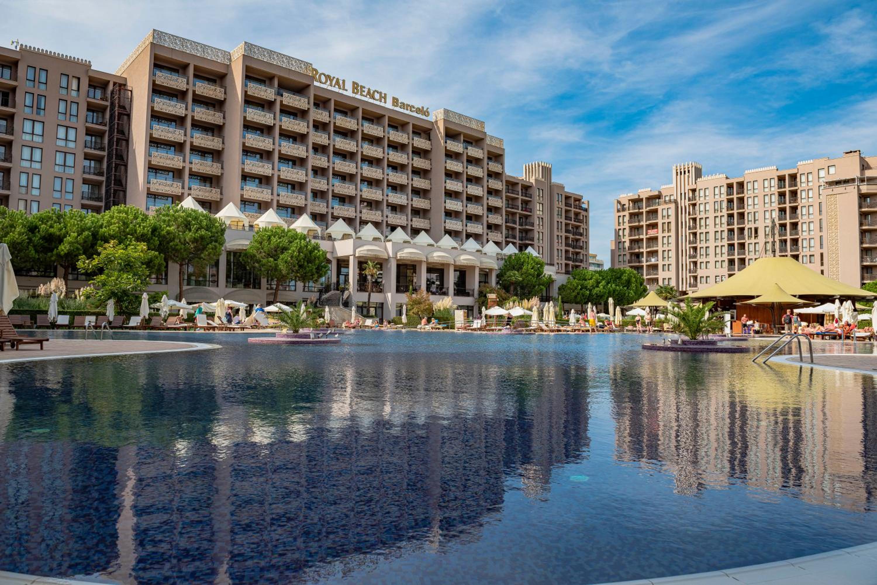 Menada Apartments in Royal Beach