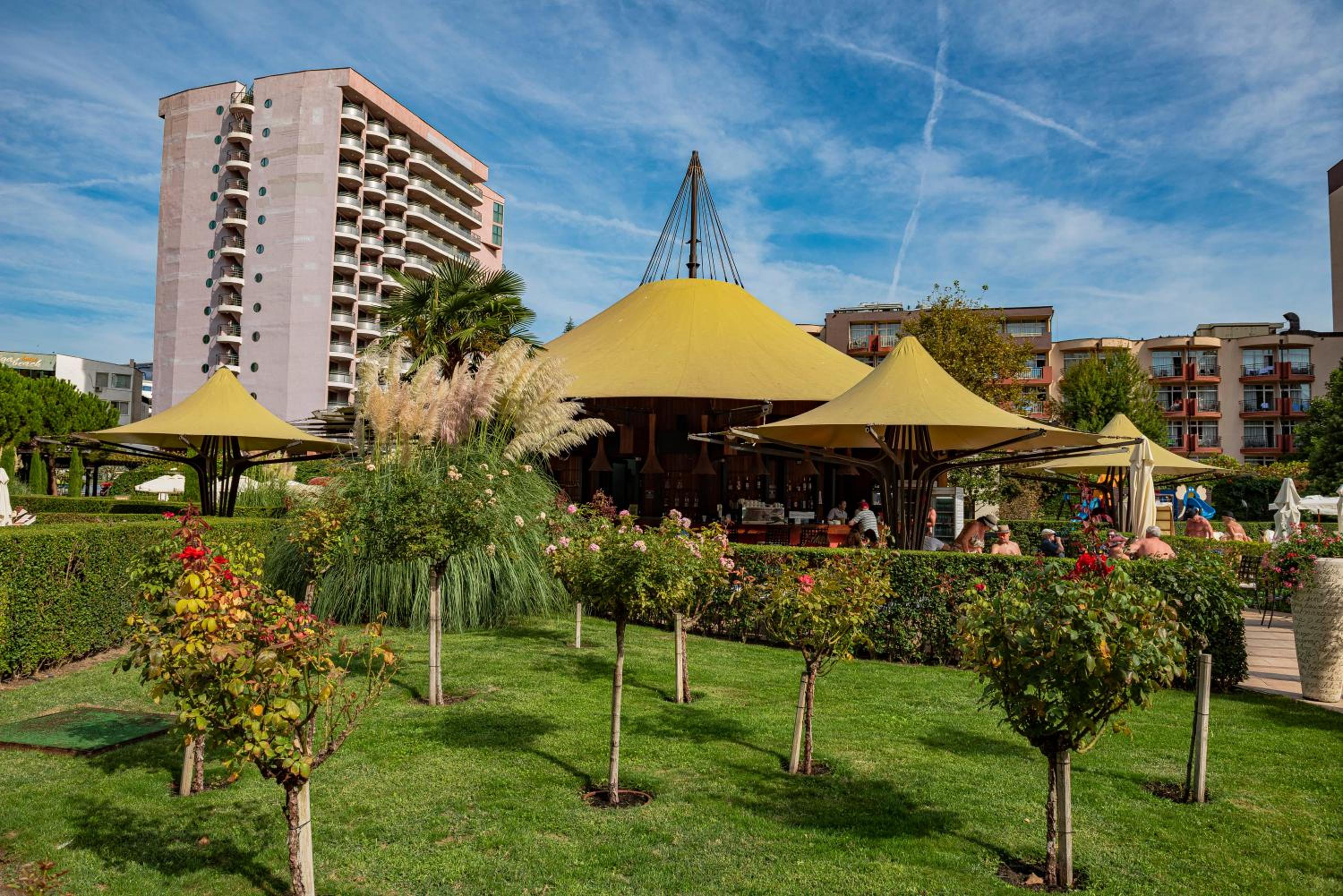 Menada Apartments in Royal Beach