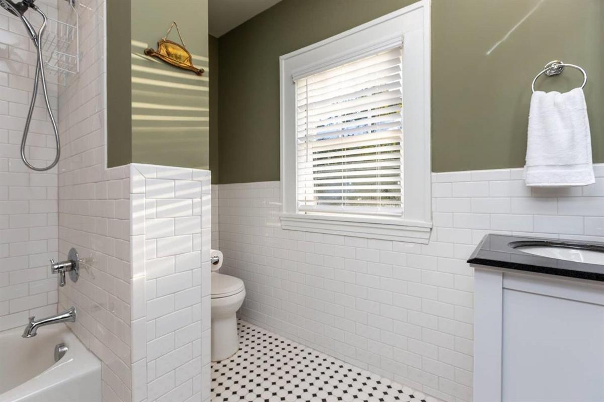 Renowned historic home downtownacross from park view 4