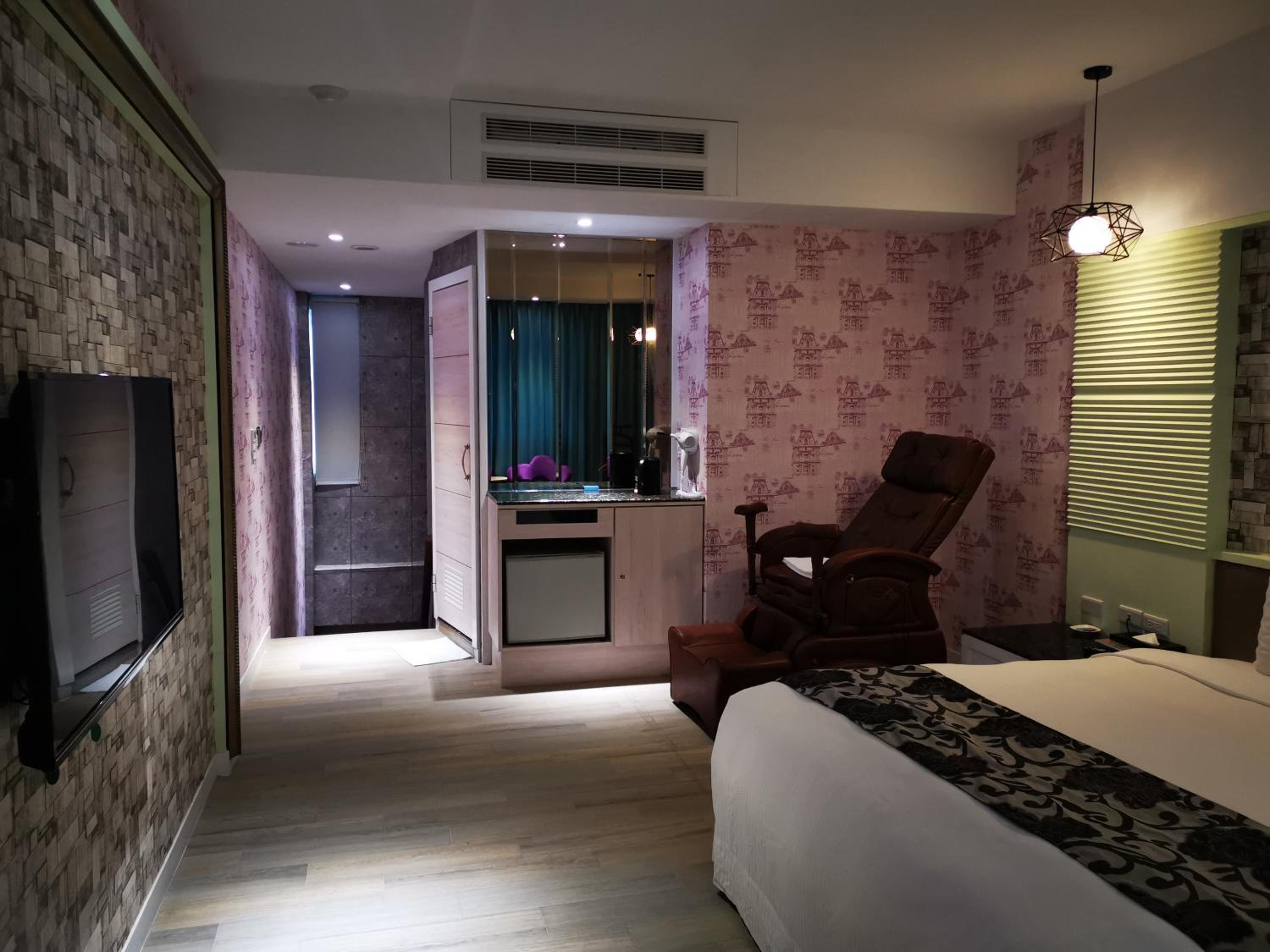 Love Story Motel