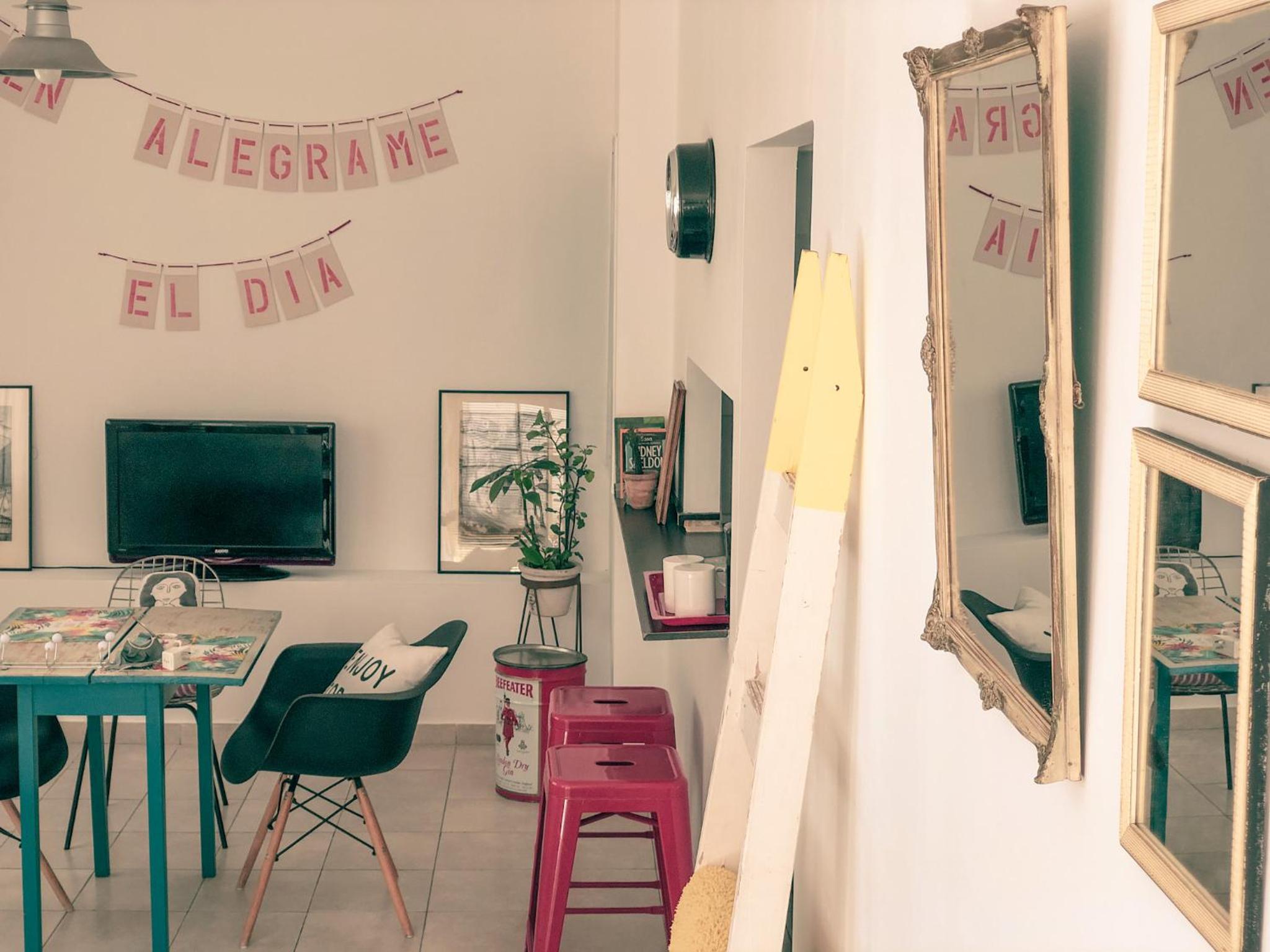 CUATRO Design Apartment