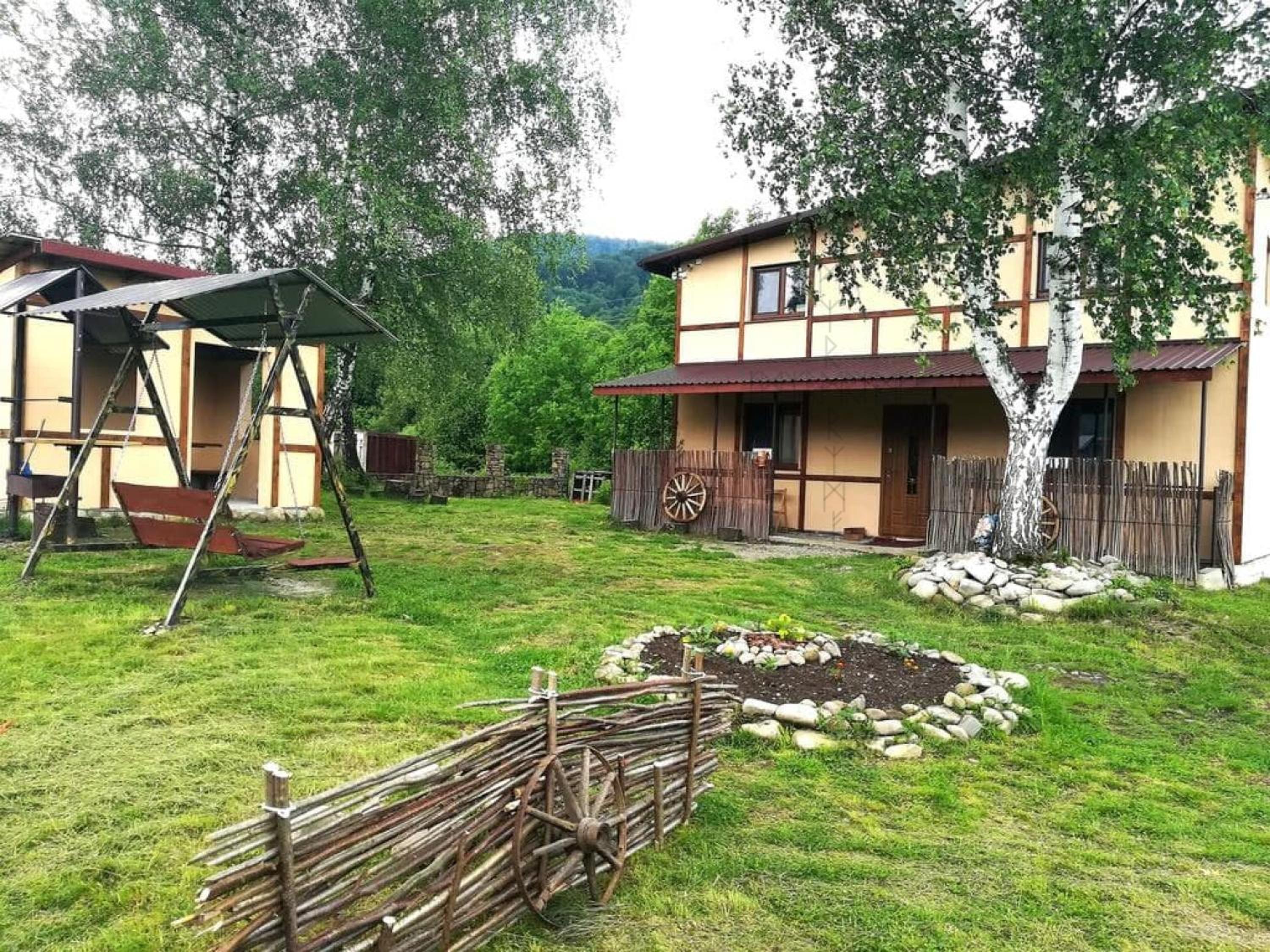 Guest House Pisnya Karpat view 2