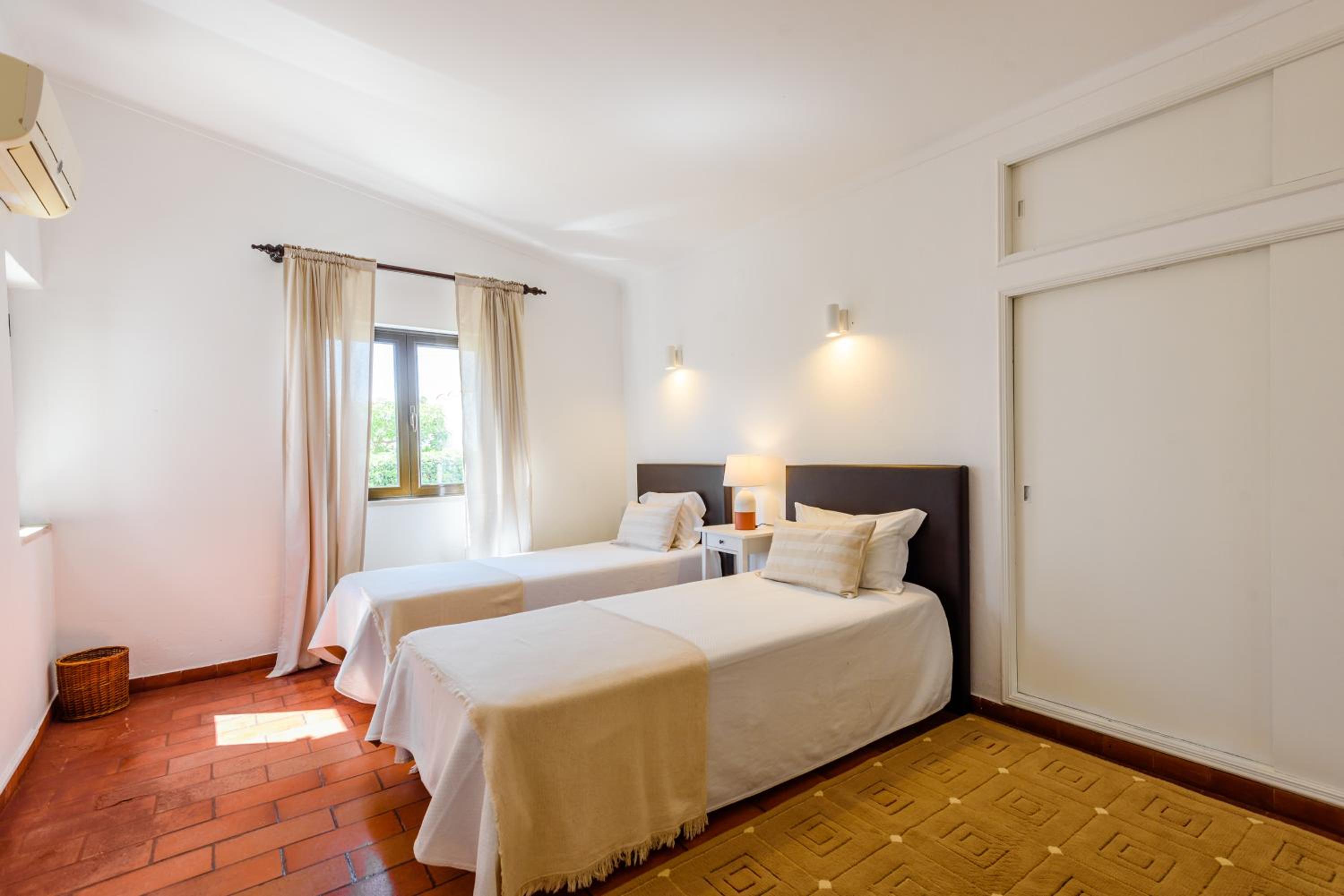 Villa Margarida - heatable pool & city center view 4