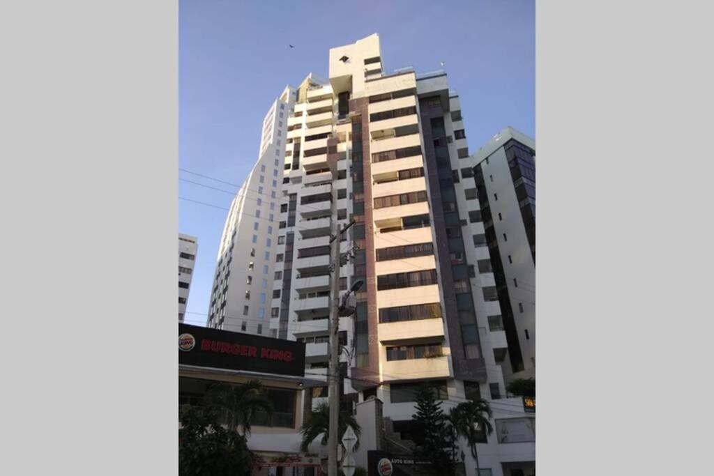 Apartamento en Bocagrande - Piscina, Jacuzzi y Mar view 5