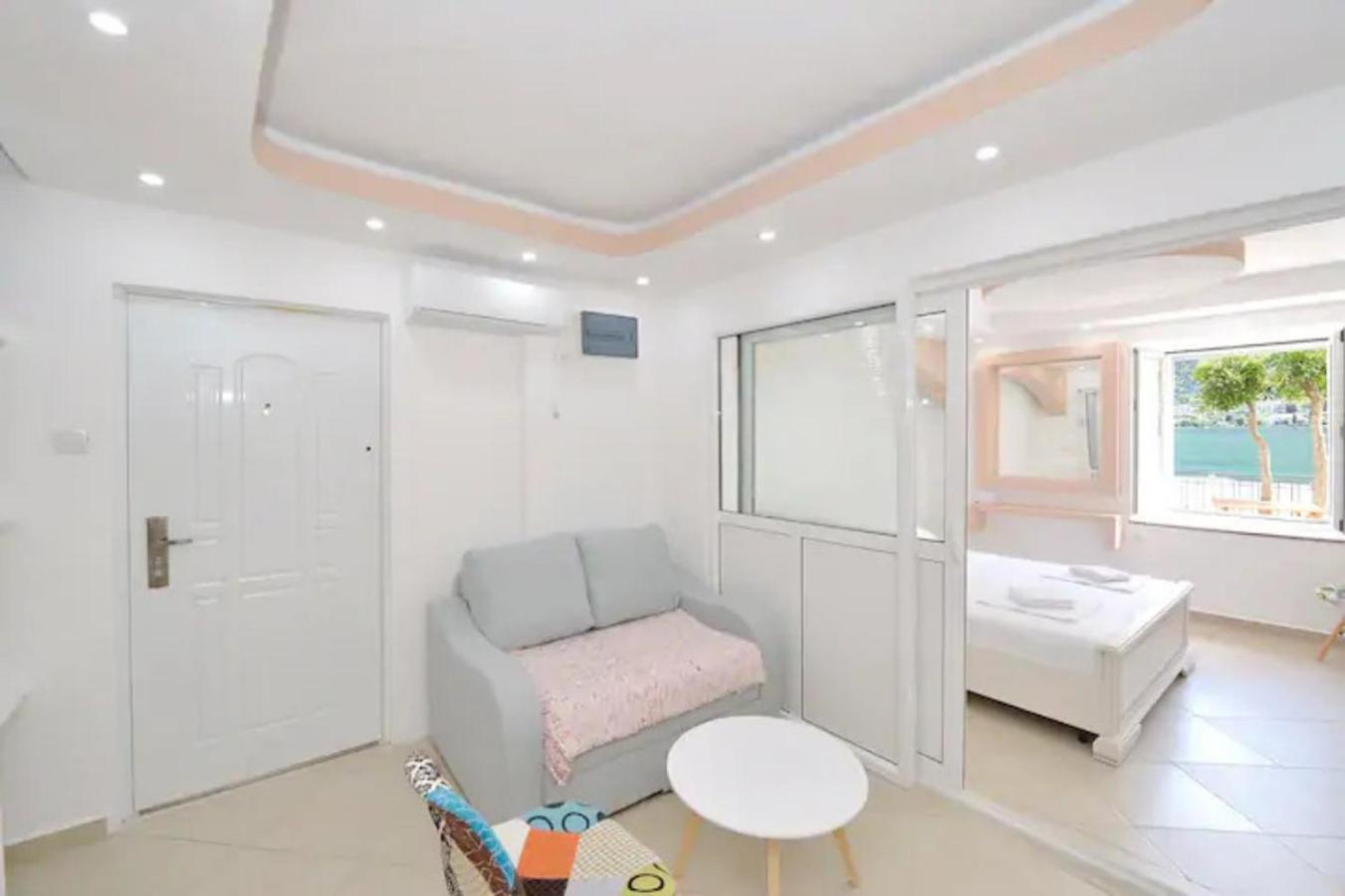 Cosy front line apt with sea access at your door step view 4