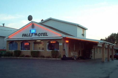 Hotel Blue Falls Motel - Image 1