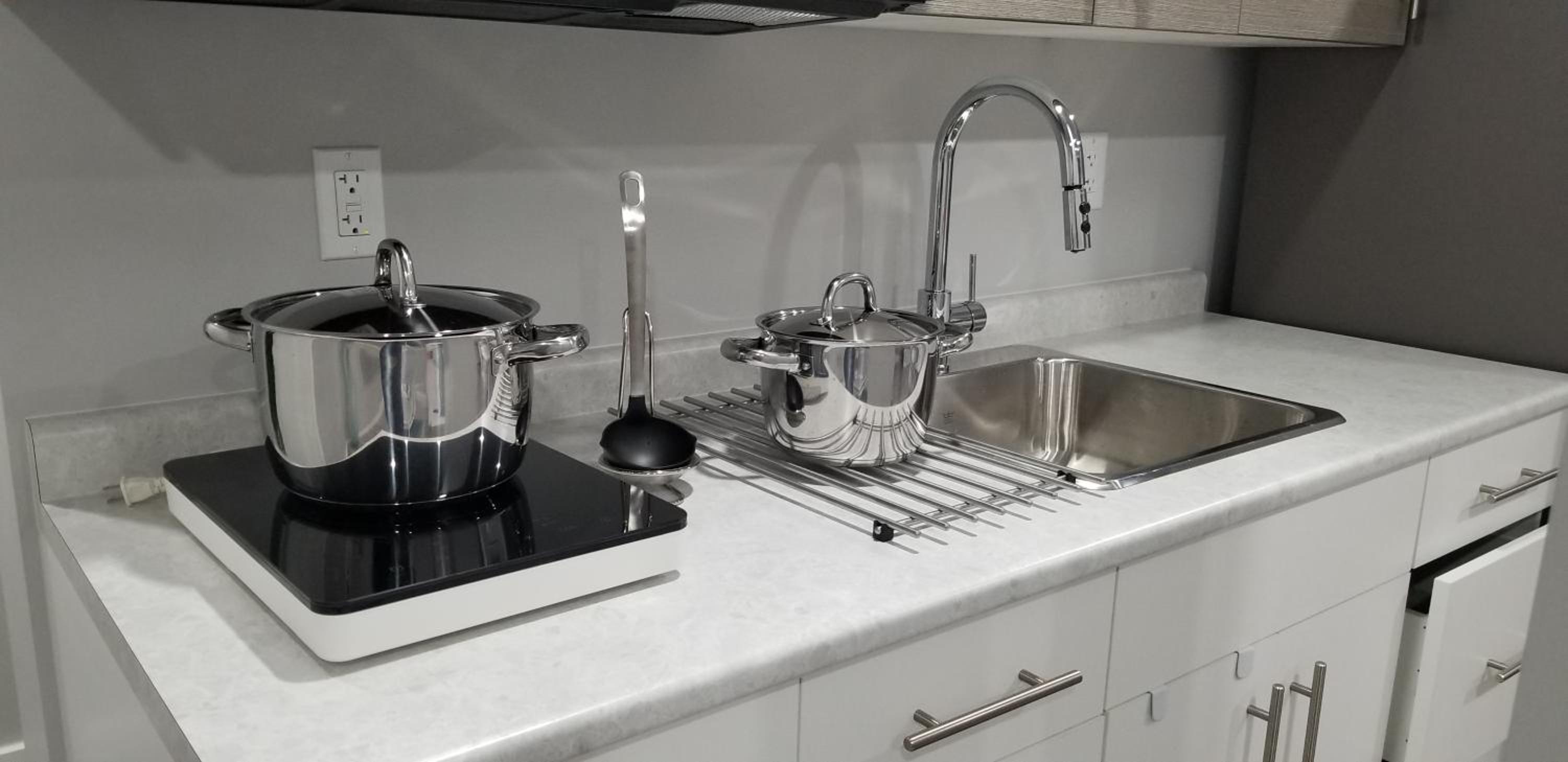 Luxurious 2 bedroom basement suite
