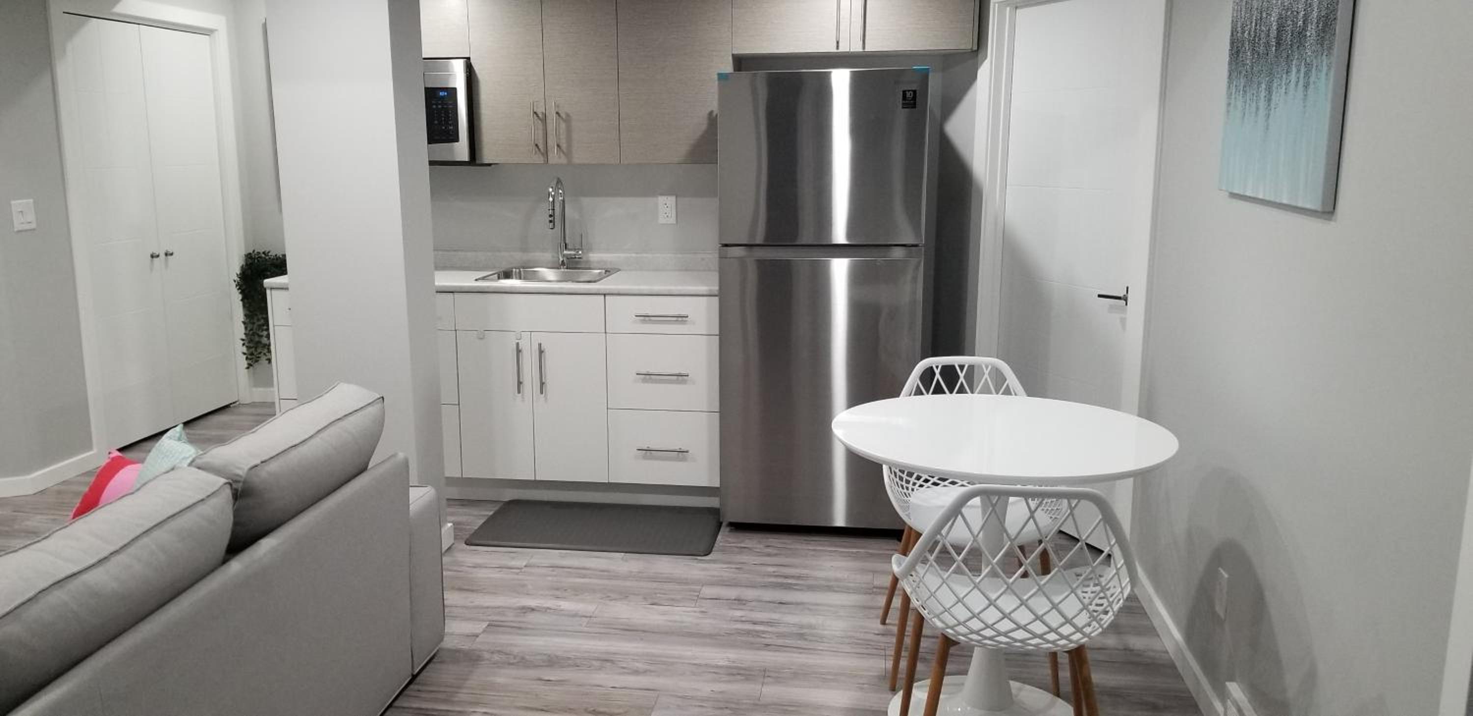 Luxurious 2 bedroom basement suite