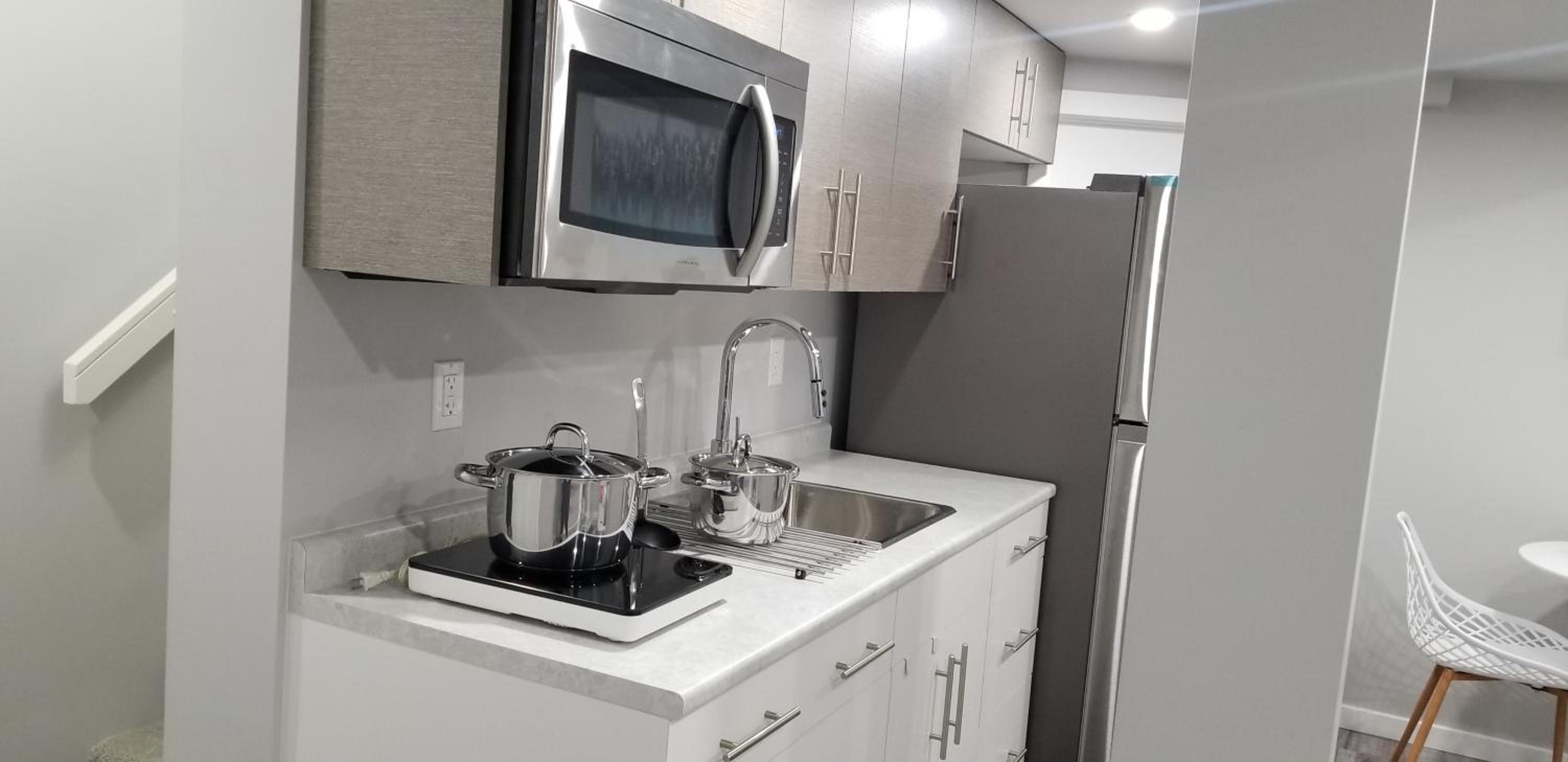 Luxurious 2 bedroom basement suite