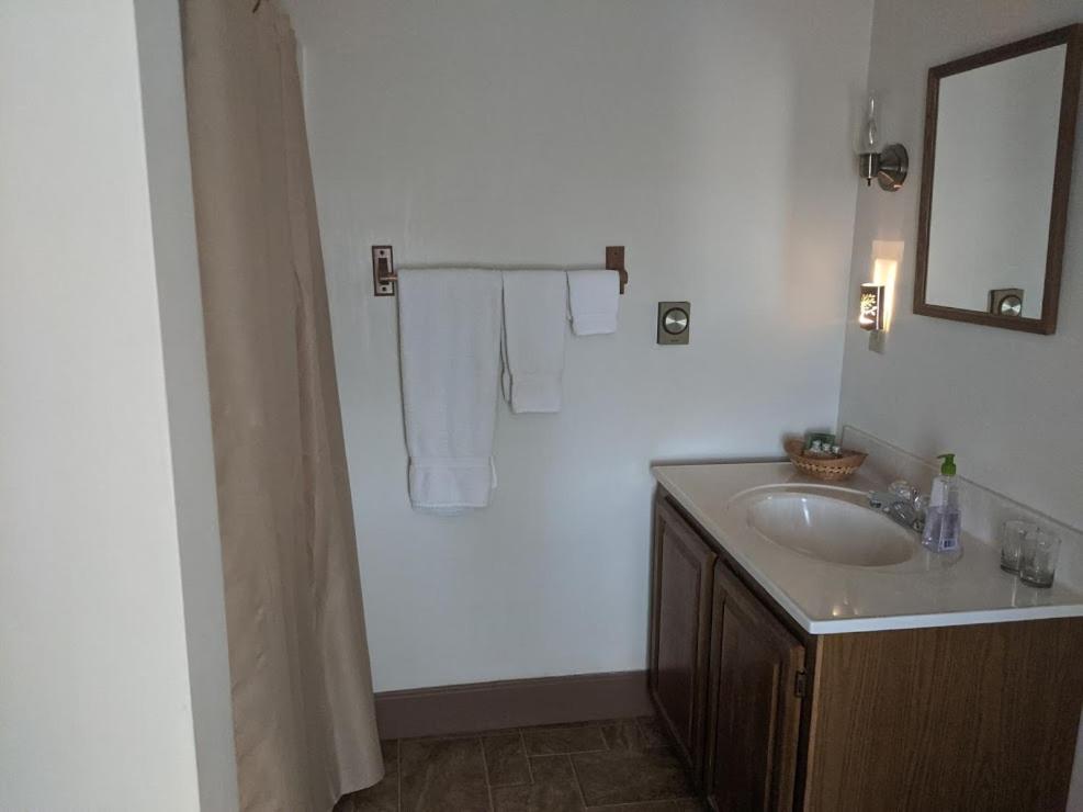 Oak Valley Inn and Suites