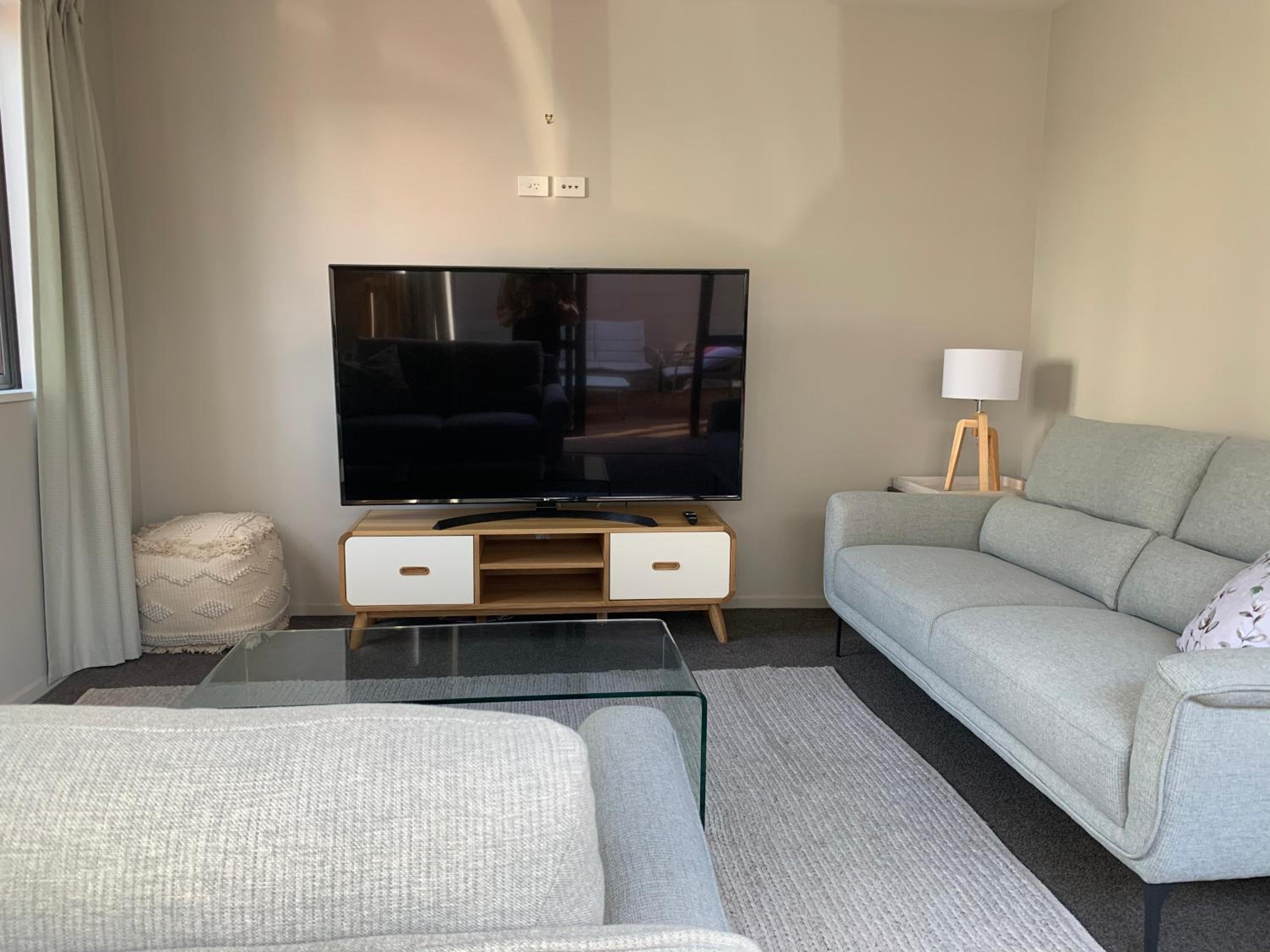 Stylish Oasis in central city view 5