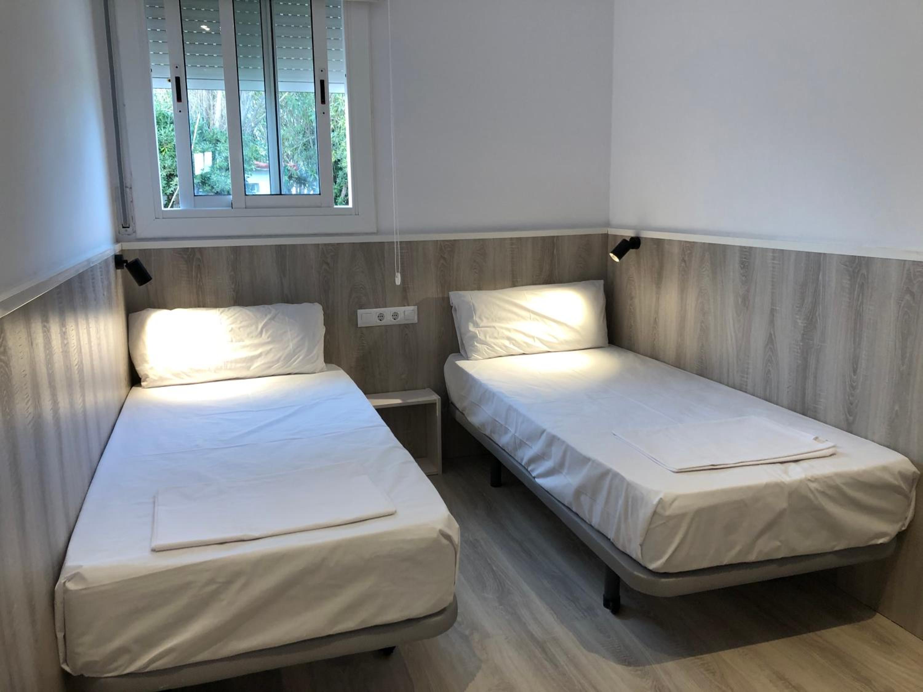 Tres Estrellas Barcelona by HolaCamp
