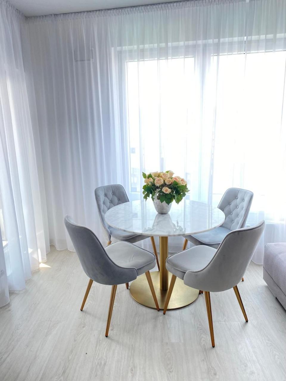 New Luxury City centre apartment with panoramic view, free parking view 3