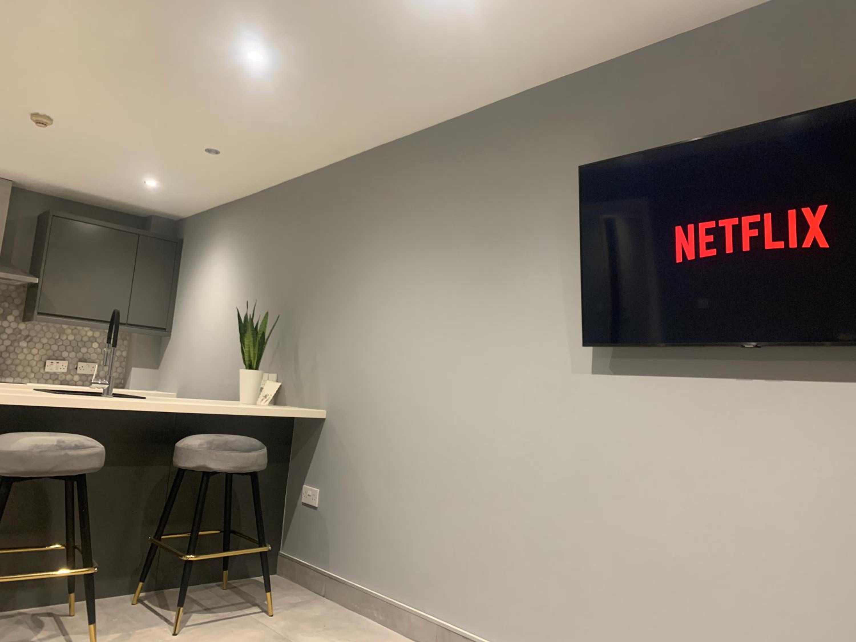#4 Stylish City Centre Apartment with Free Private Parking, close to Hull New Theatre and Connexin Live Arena view 3