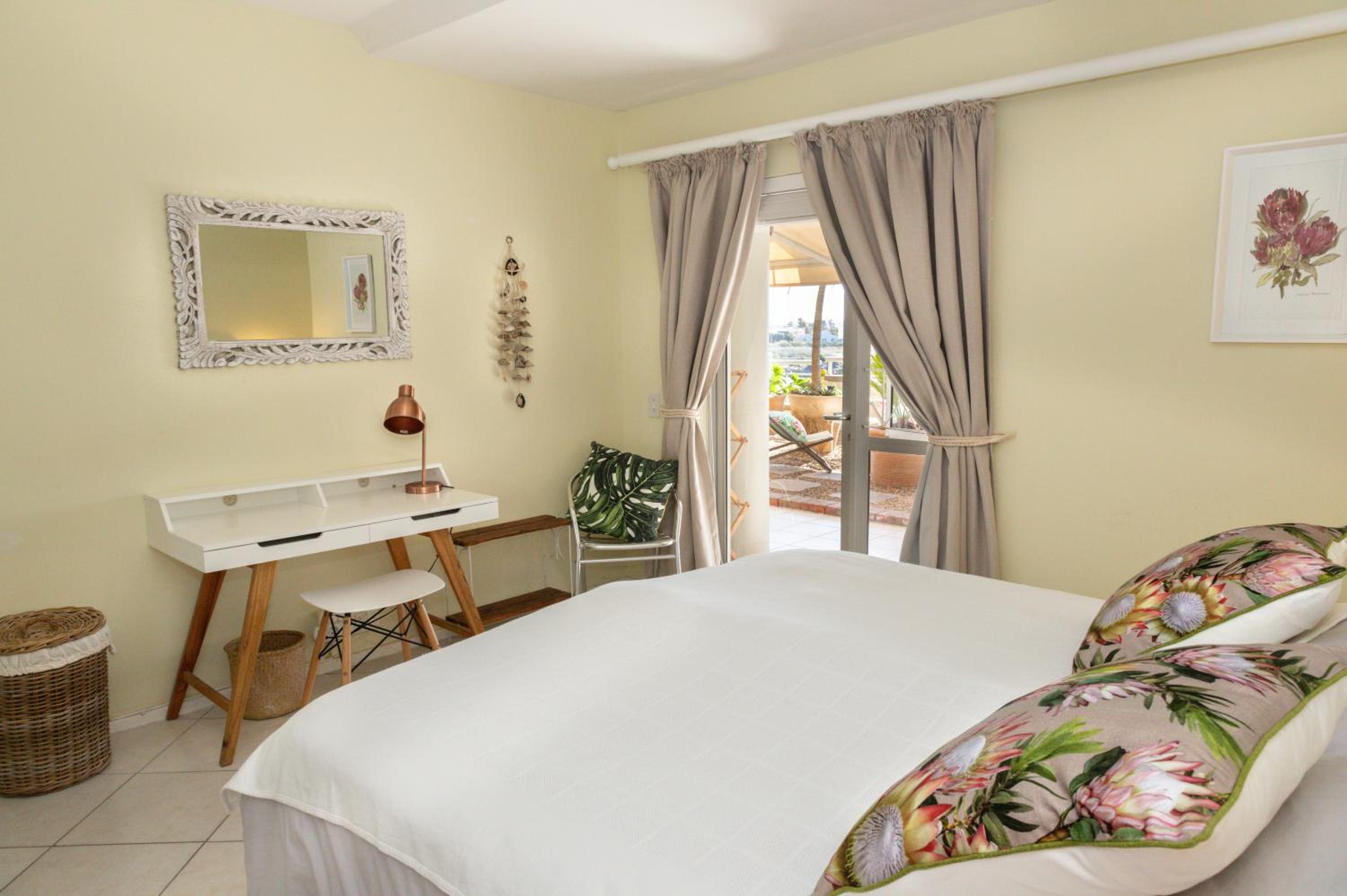 Striking view lavish 2 bedroom apartment with uncapped WIFI, A04 DB view 2