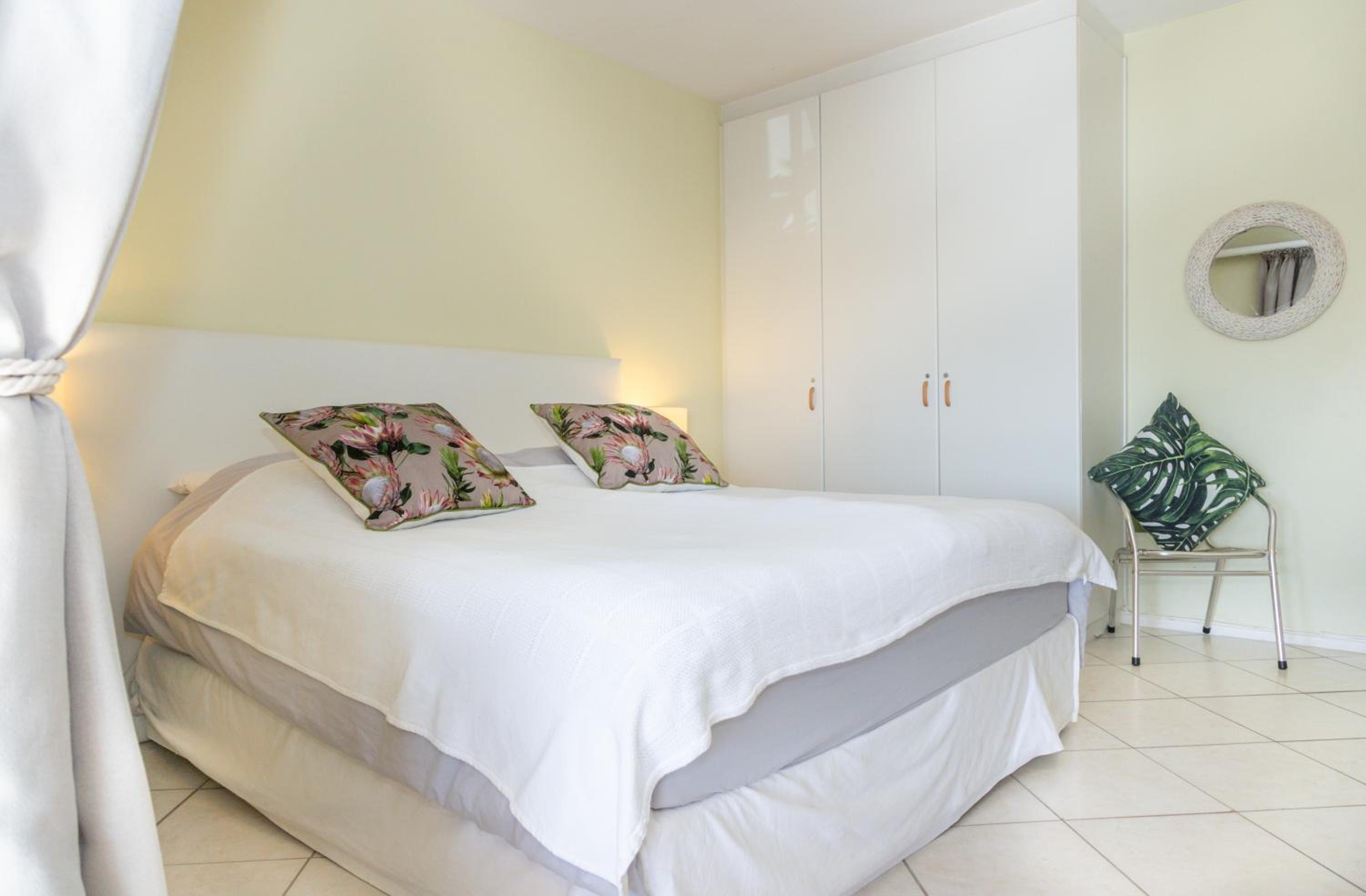 Striking view lavish 2 bedroom apartment with uncapped WIFI, A04 DB view 3
