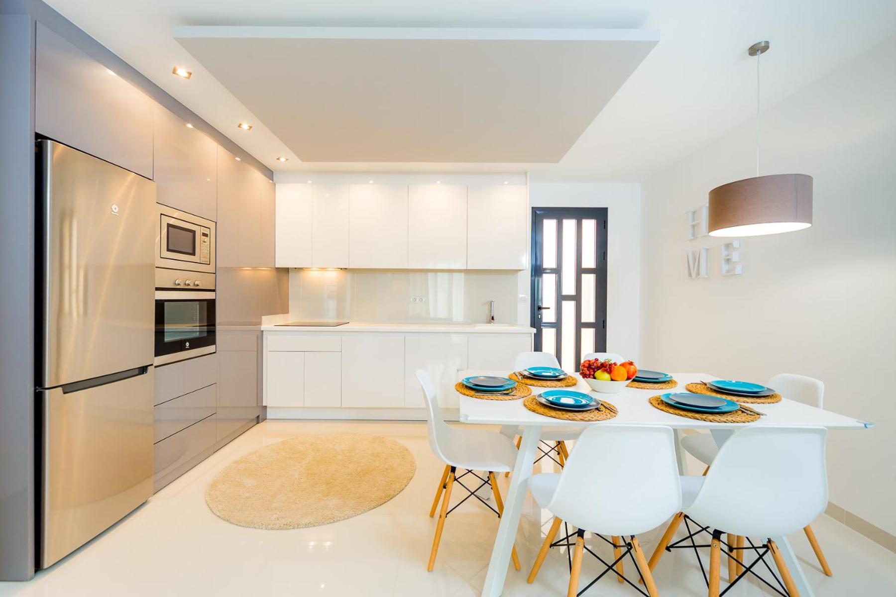 Luxurious 2 Bedroom Apartment near the beach view 3