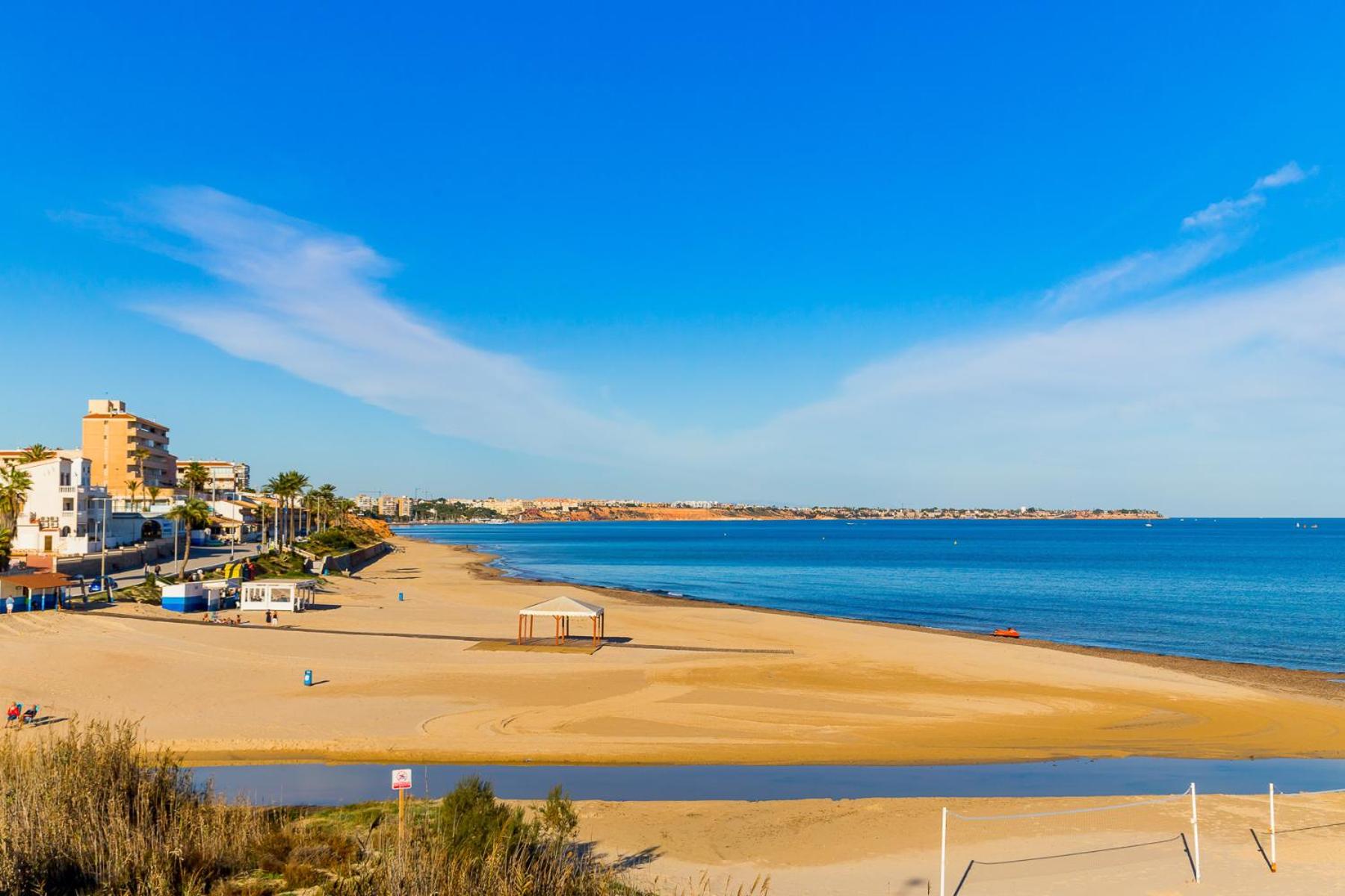 Luxurious 2 Bedroom Apartment near the beach view 2