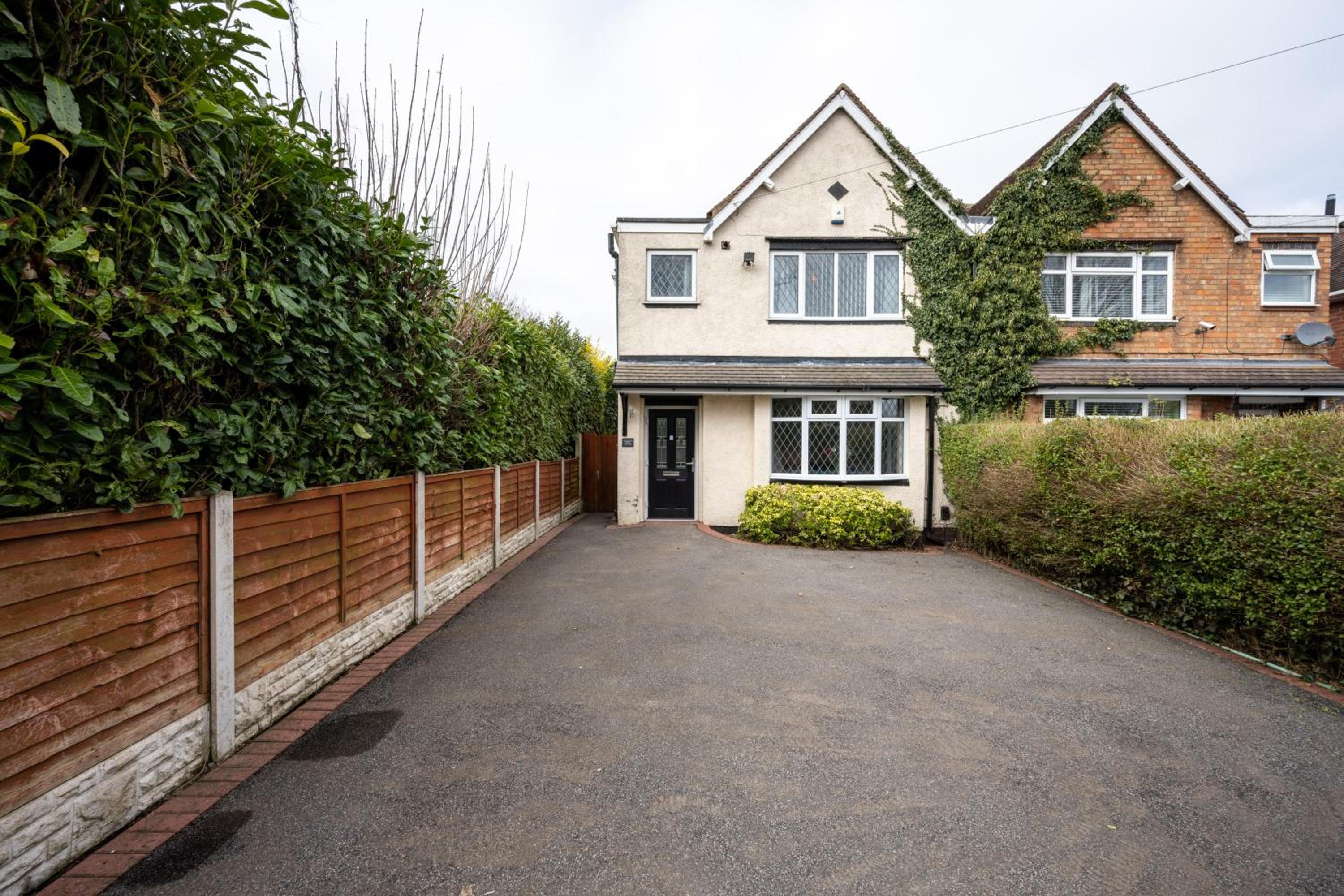 Summerfield House - Elegant house with garden near NEC, JLR, Solihull view 3