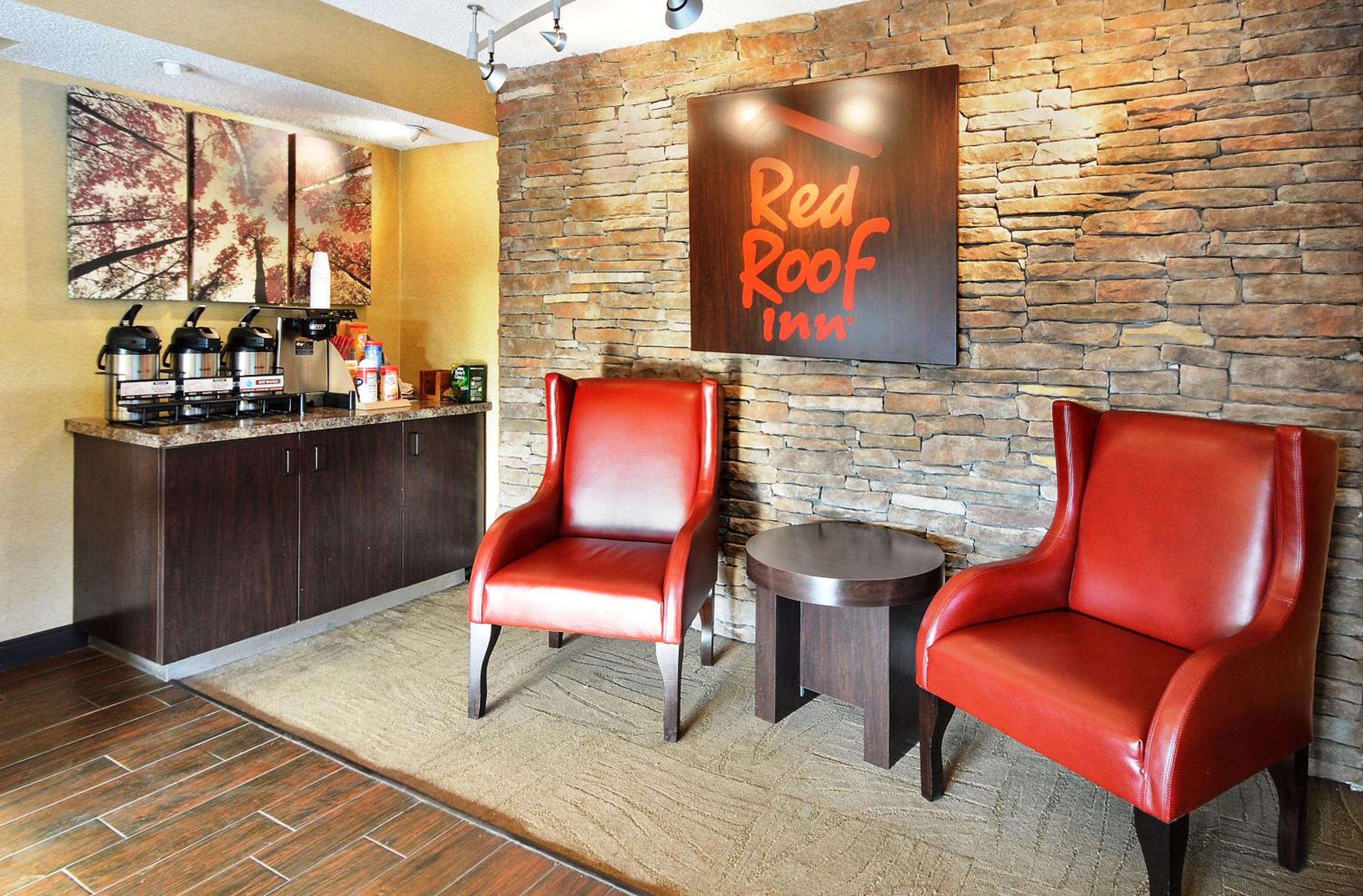 Red Roof Inn Lexington South - Image 5