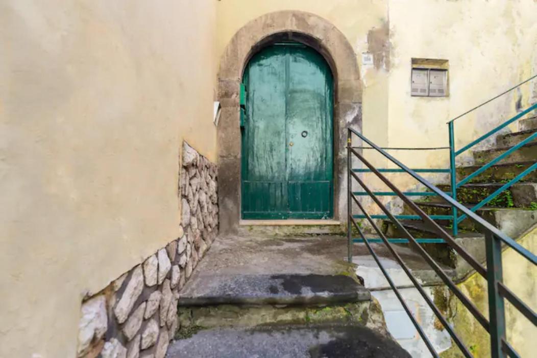 Elan in Sorrento view 3