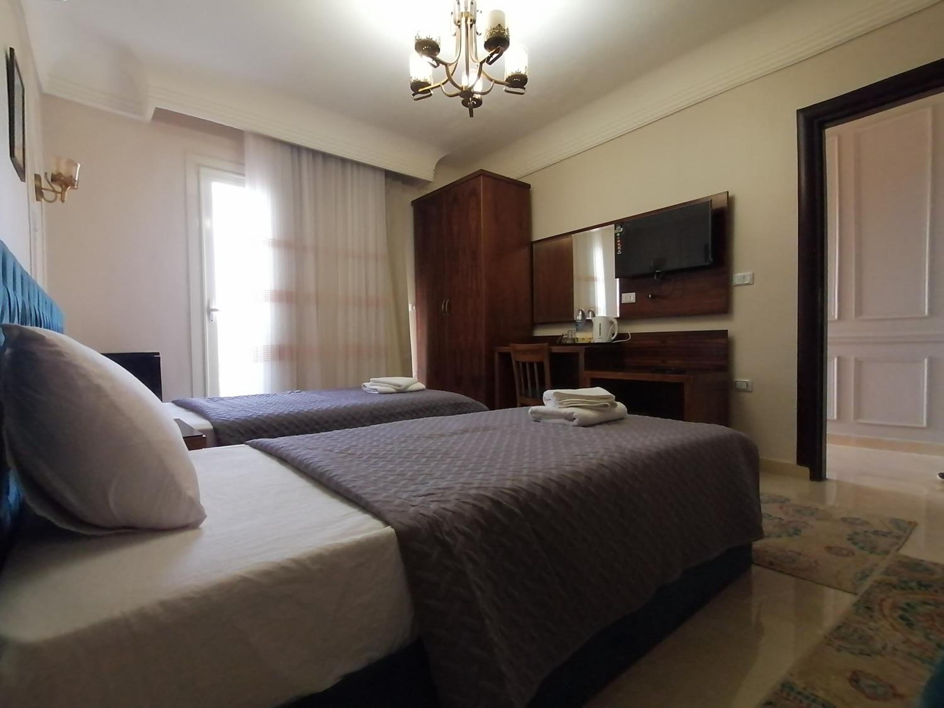 Rihana pyramids hotel