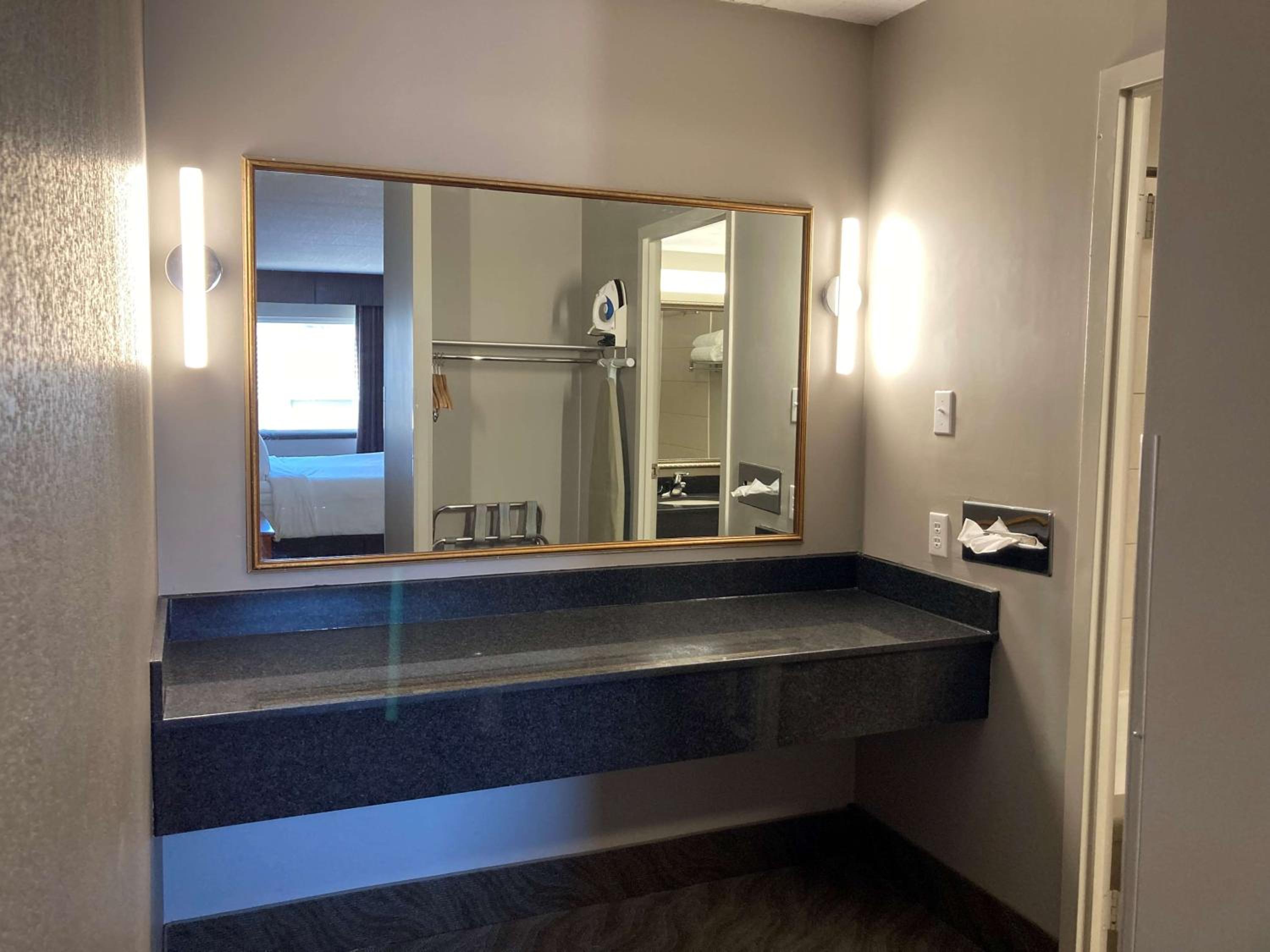 North Bay Vacations - Best Western North Bay Hotel  Conference Centre - Property Image 2