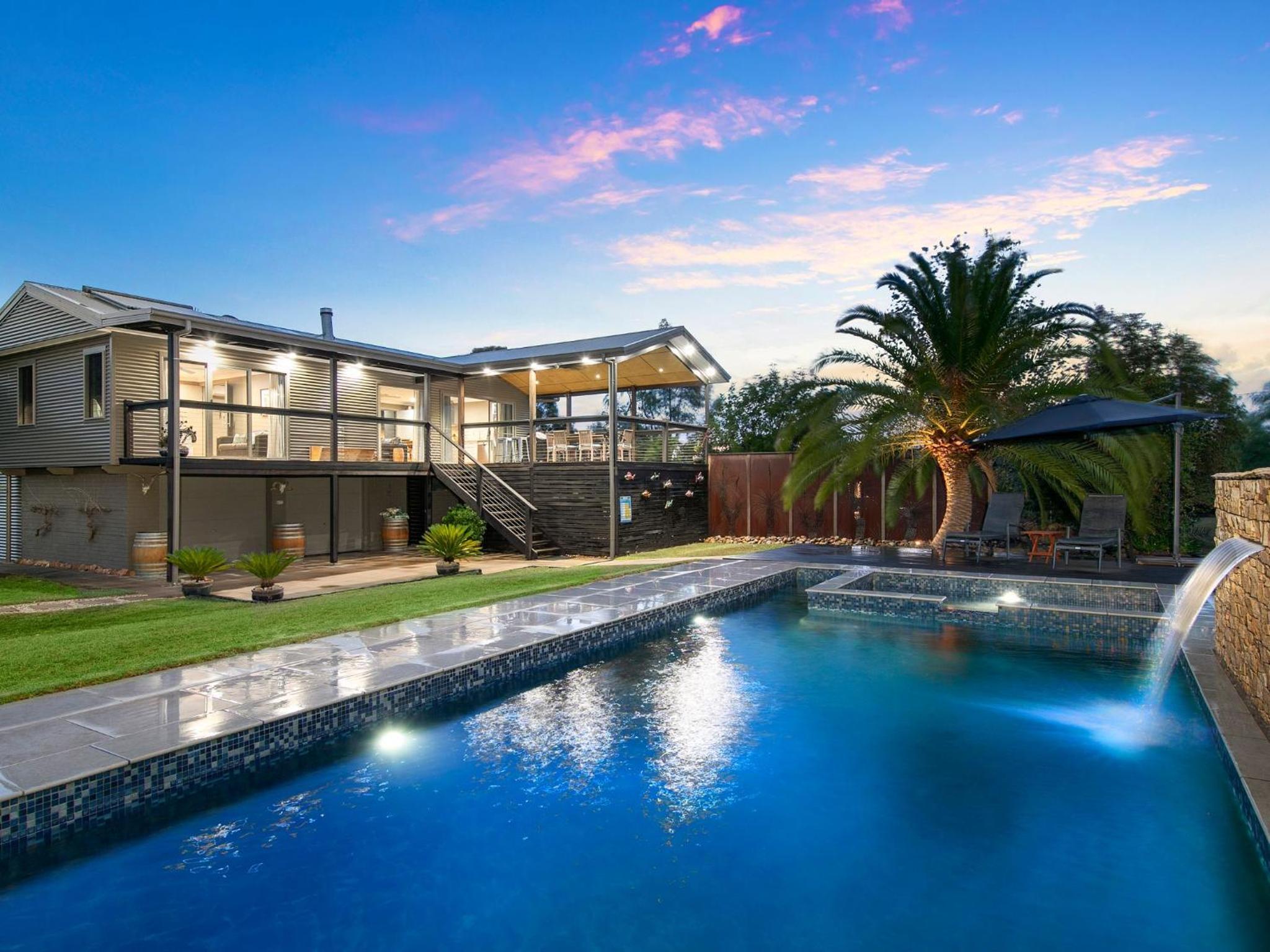 Lilies on Lovedale Estate - Heated Pool and Spa