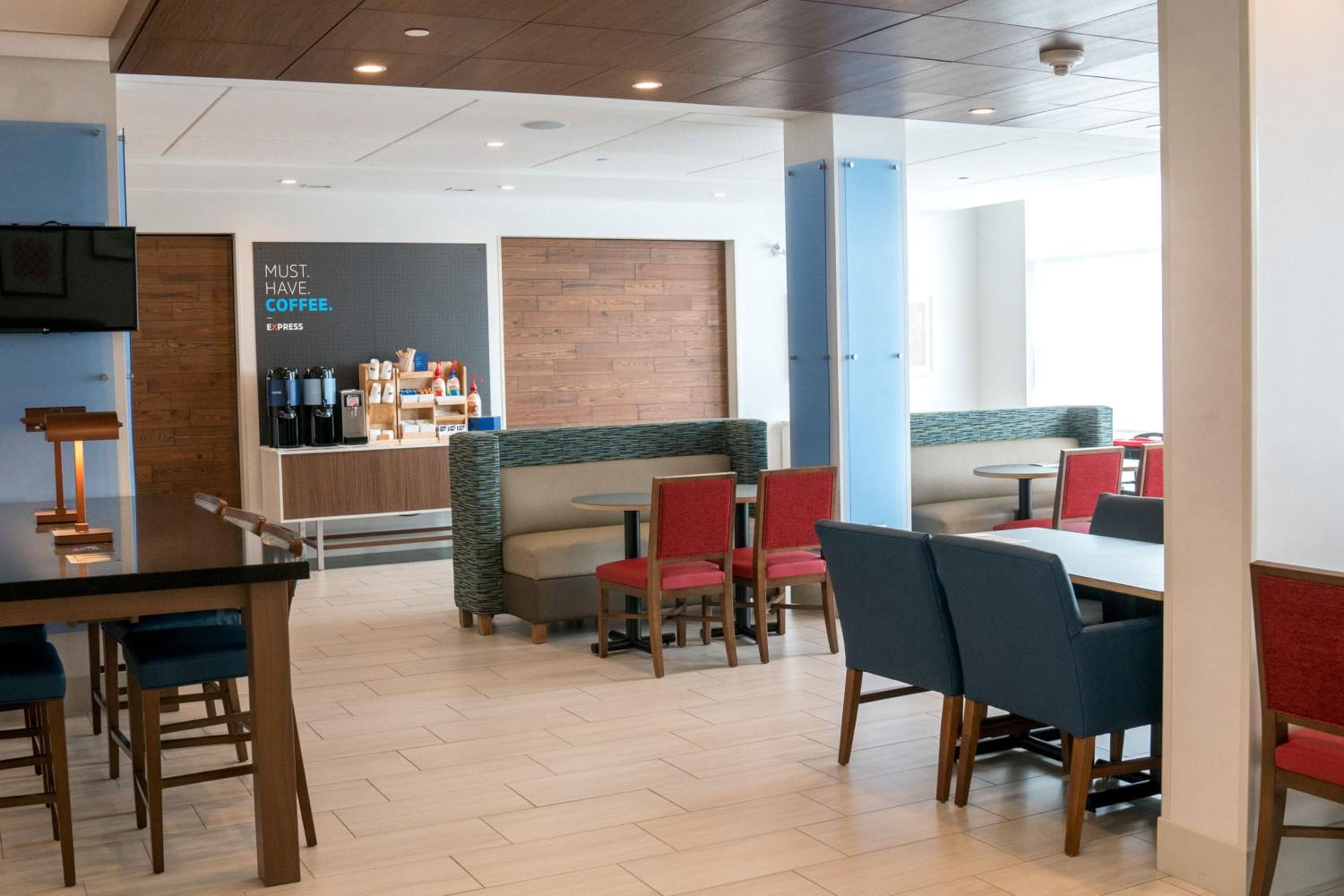 Brandon Vacations - Holiday Inn Express  Suites - Brandon, an IHG Hotel - Property Image 9