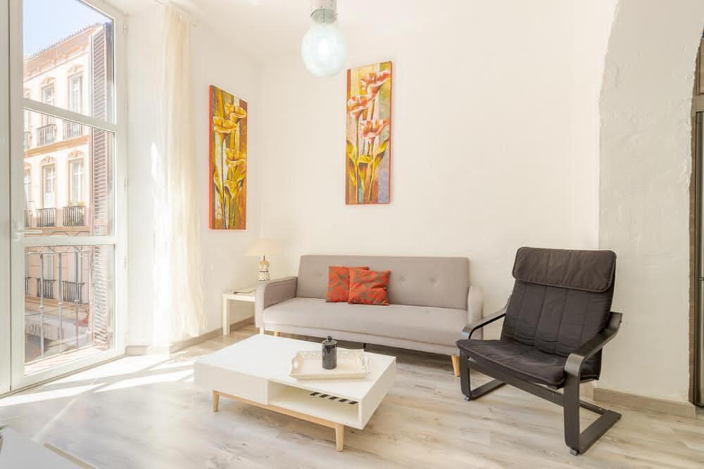 Beautiful flat with balcony and wifi in Málaga Center