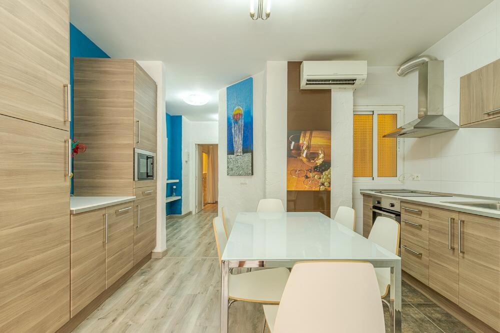 Beautiful flat with balcony and wifi in Málaga Center