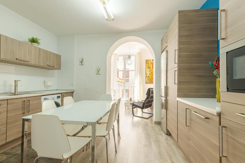 Beautiful flat with balcony and wifi in Málaga Center