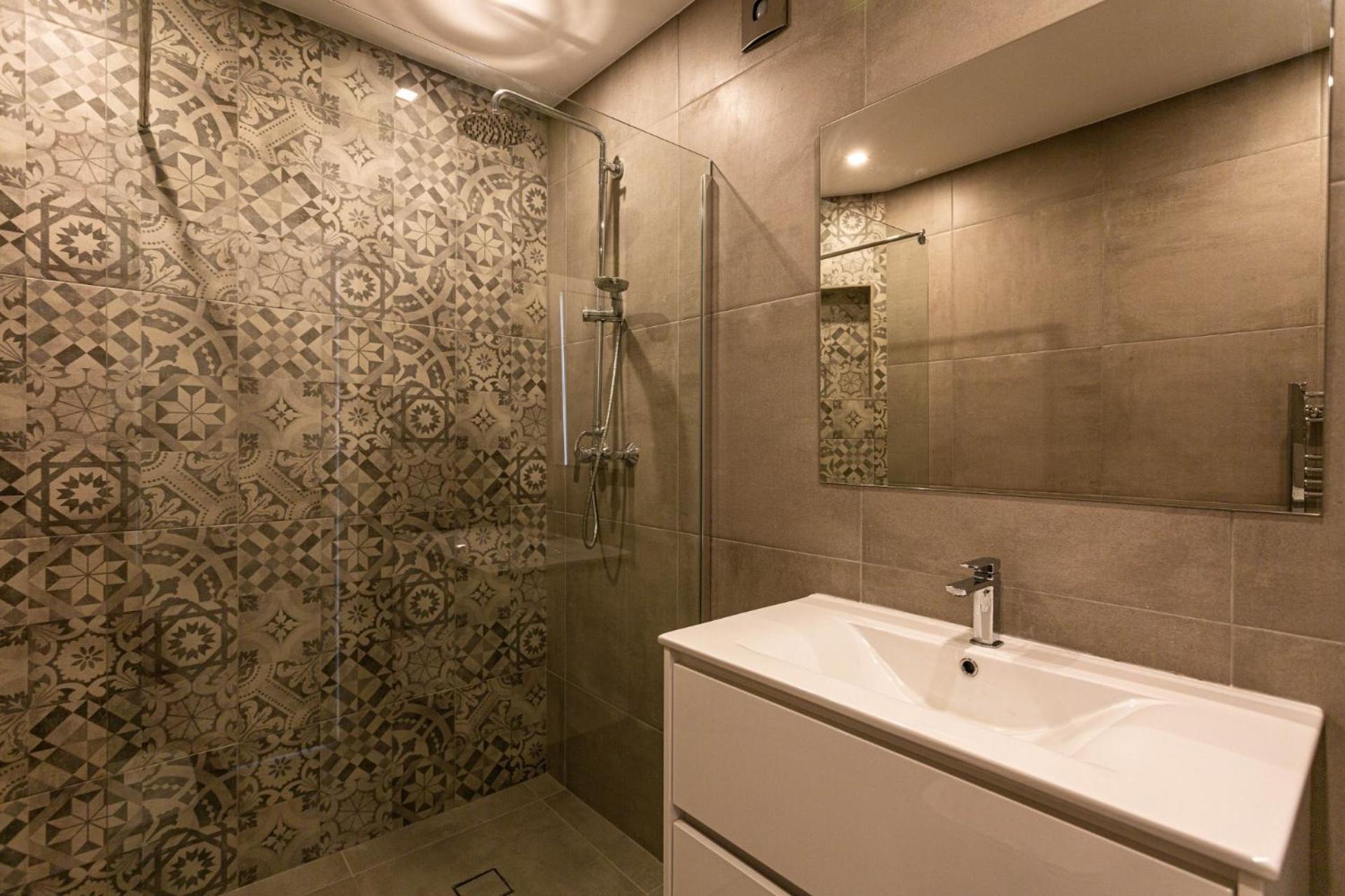 Lemon Tree Apartment en Luz — bathroom