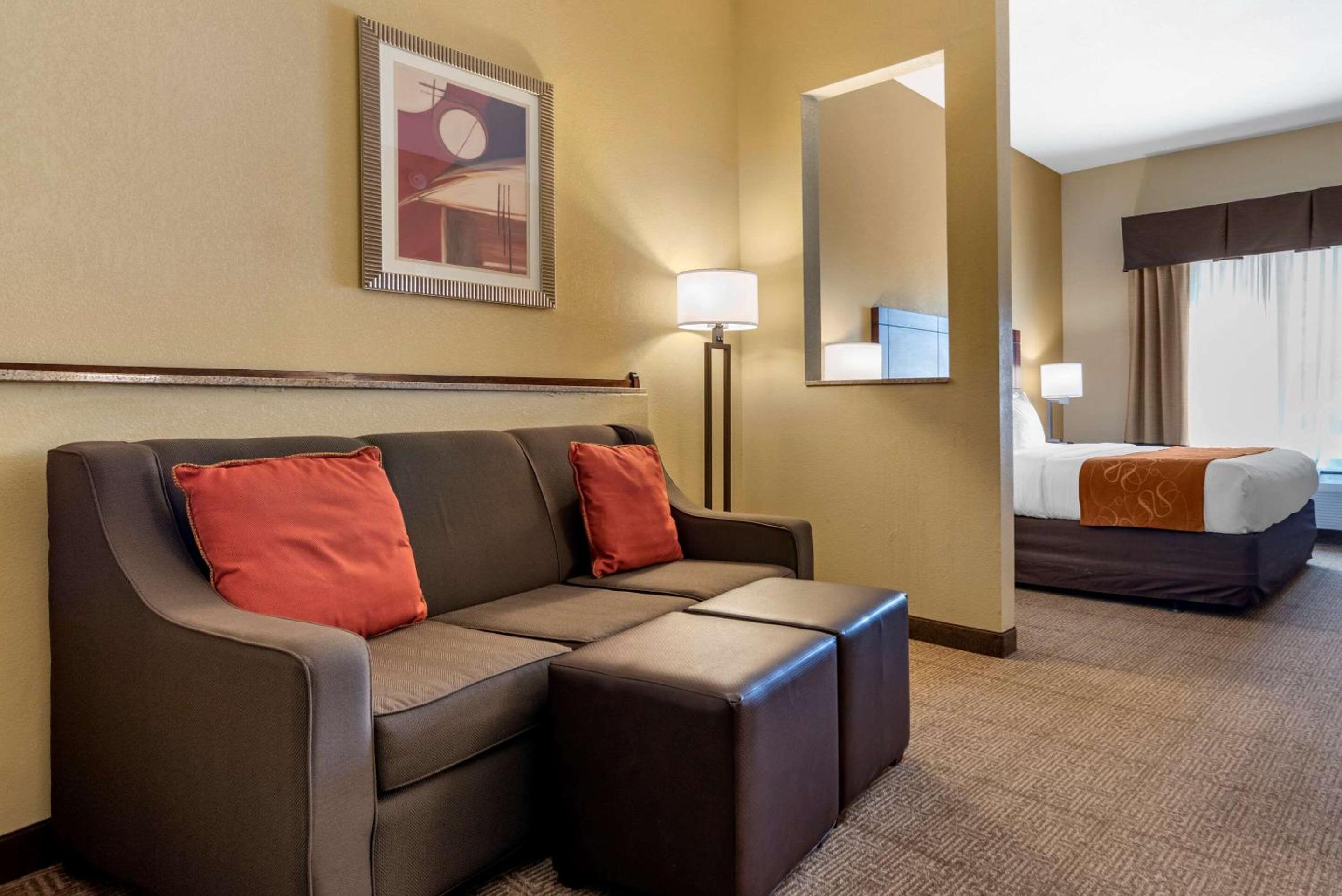 Montgomery Vacations - Comfort Suites Airport South - Property Image 25
