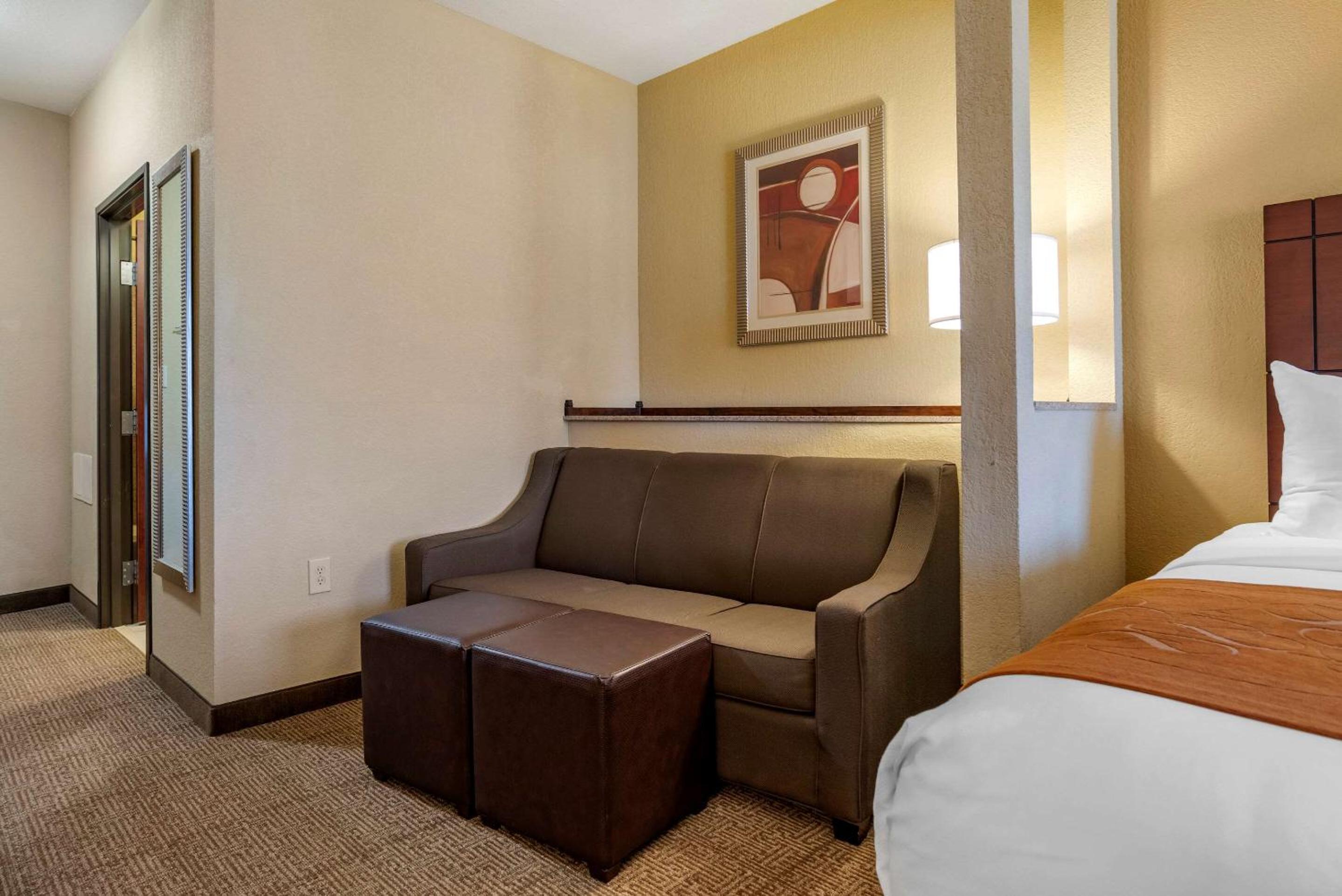Montgomery Vacations - Comfort Suites Airport South - Property Image 17