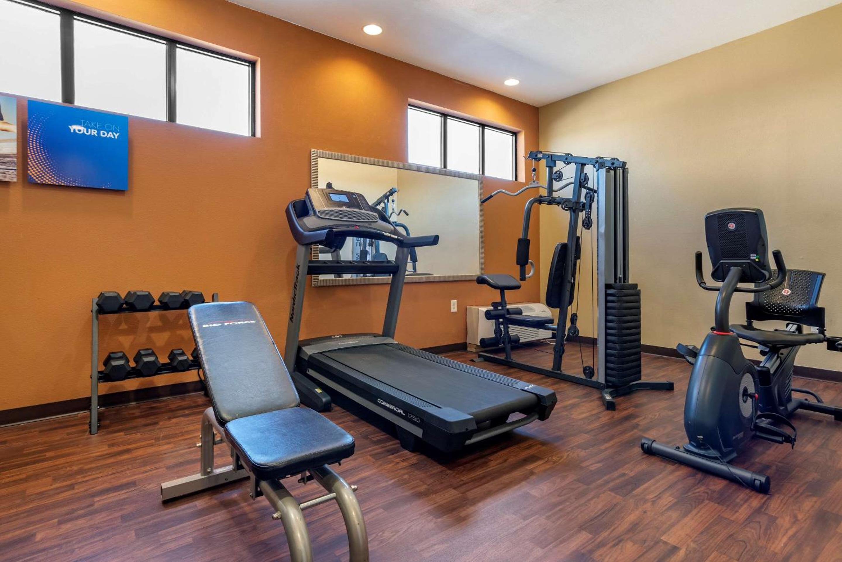 Montgomery Vacations - Comfort Suites Airport South - Property Image 5