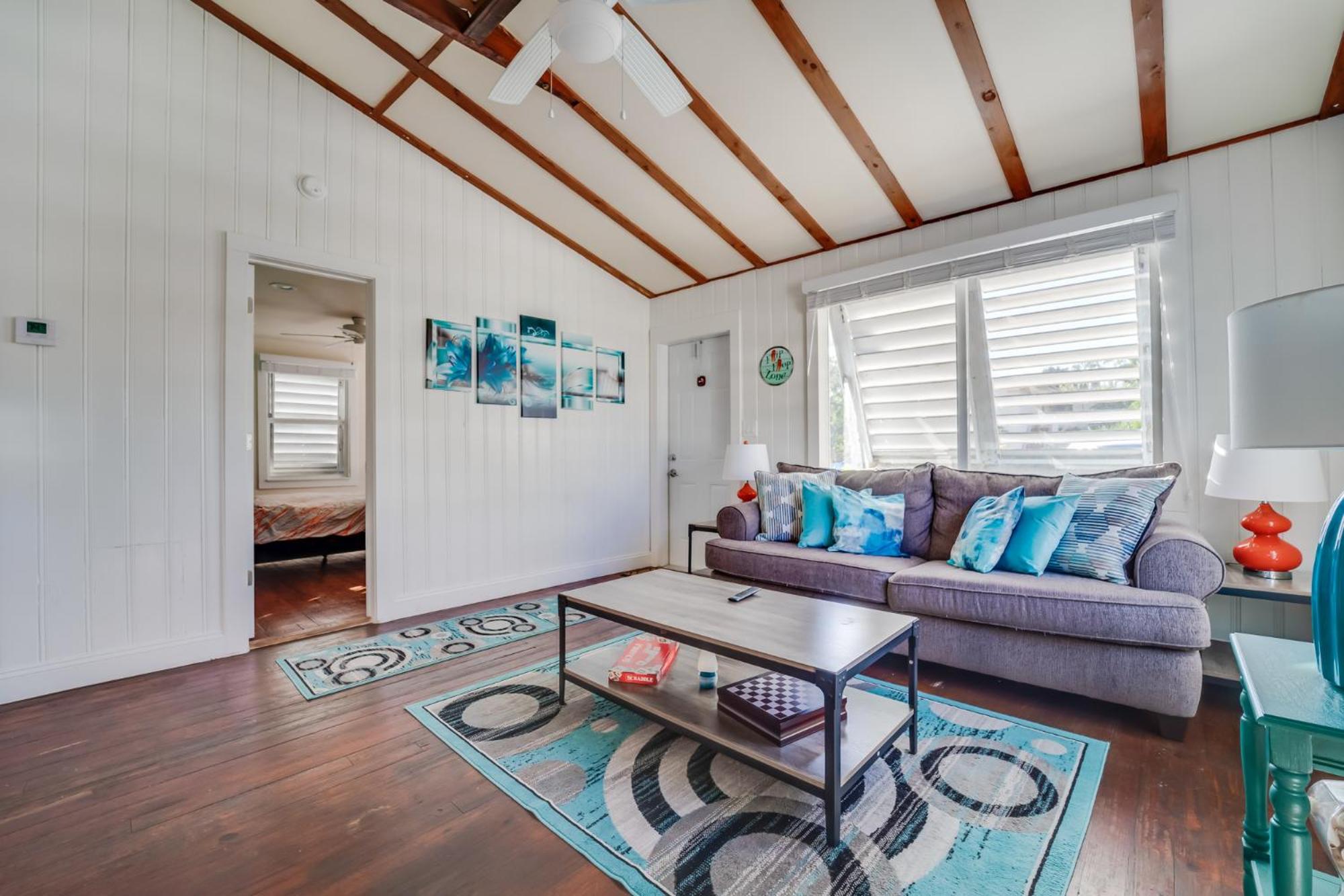 Beach Chairs, Good Kitchen, Strong Wifi on 14th Ave view 3