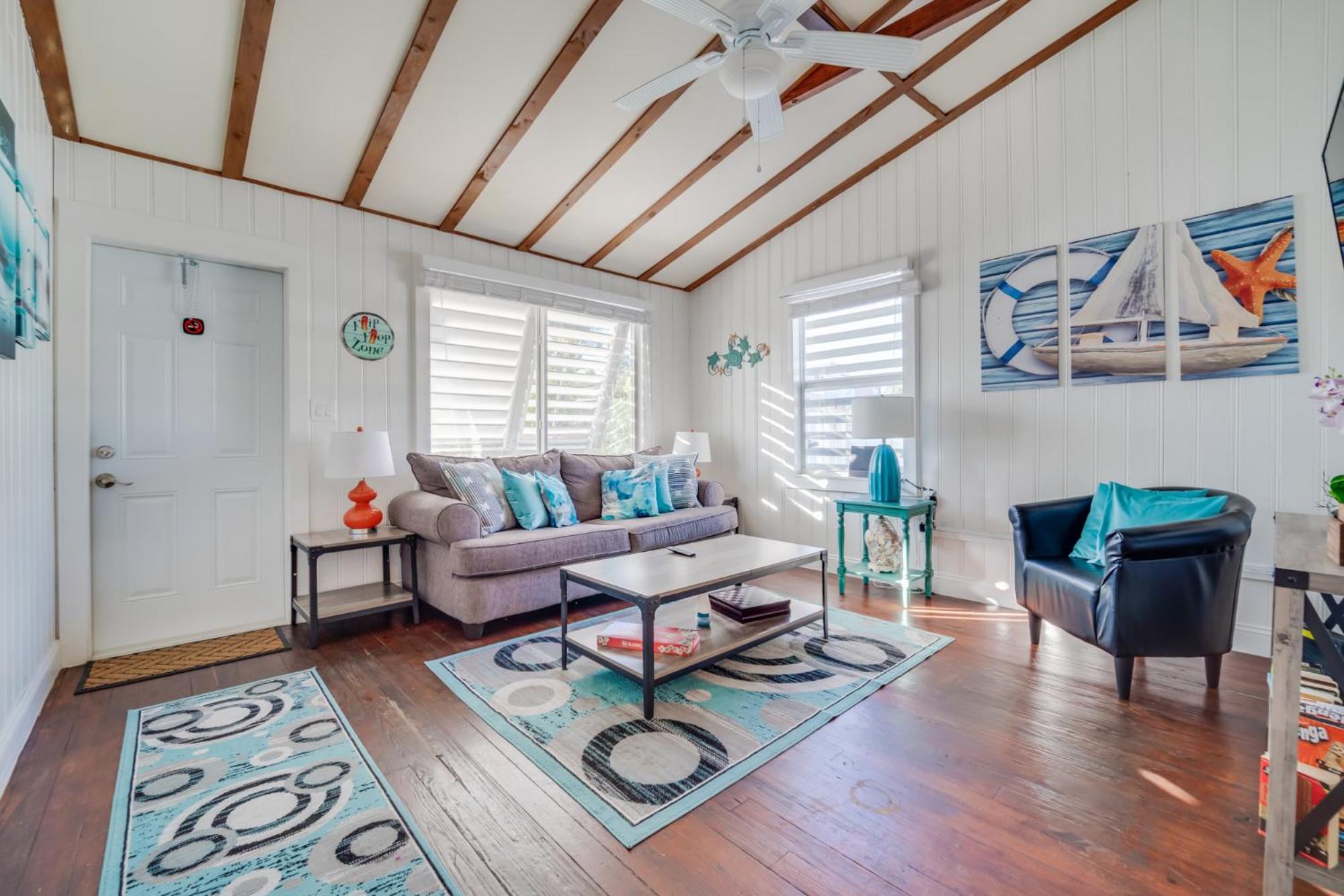 Beach Chairs, Good Kitchen, Strong Wifi on 14th Ave view 2
