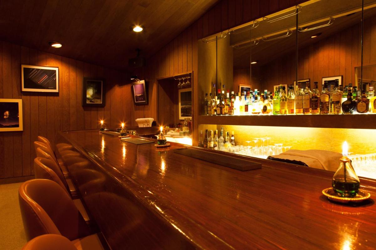 bar